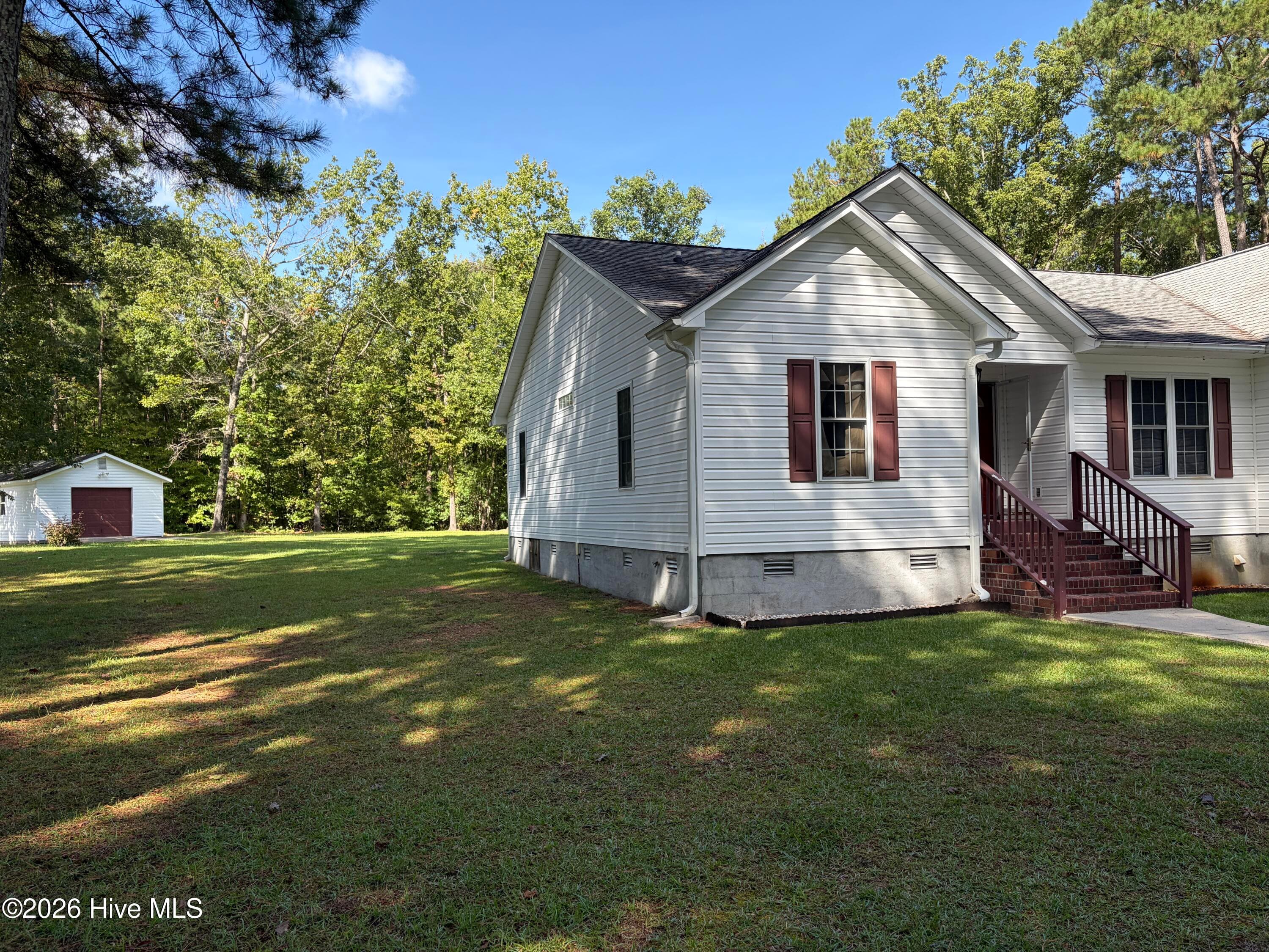 Single Family Residence at 900 Perrytown Road, New Bern, NC 28562, photo 14 of 84