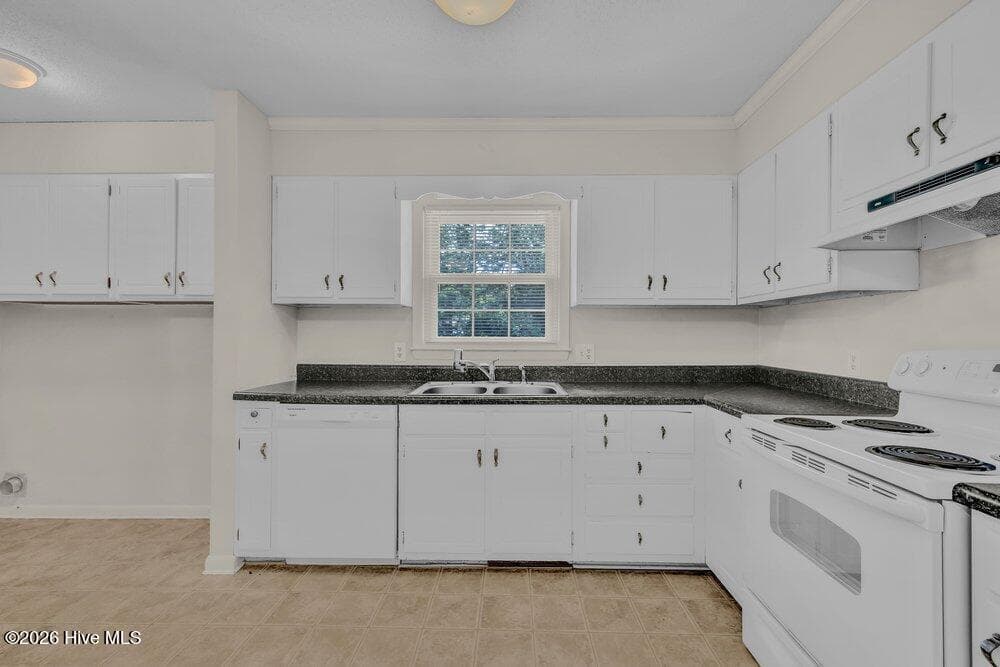 Single Family Residence at 618 Kelly Road, Wilmington, NC 28409, photo 9 of 27