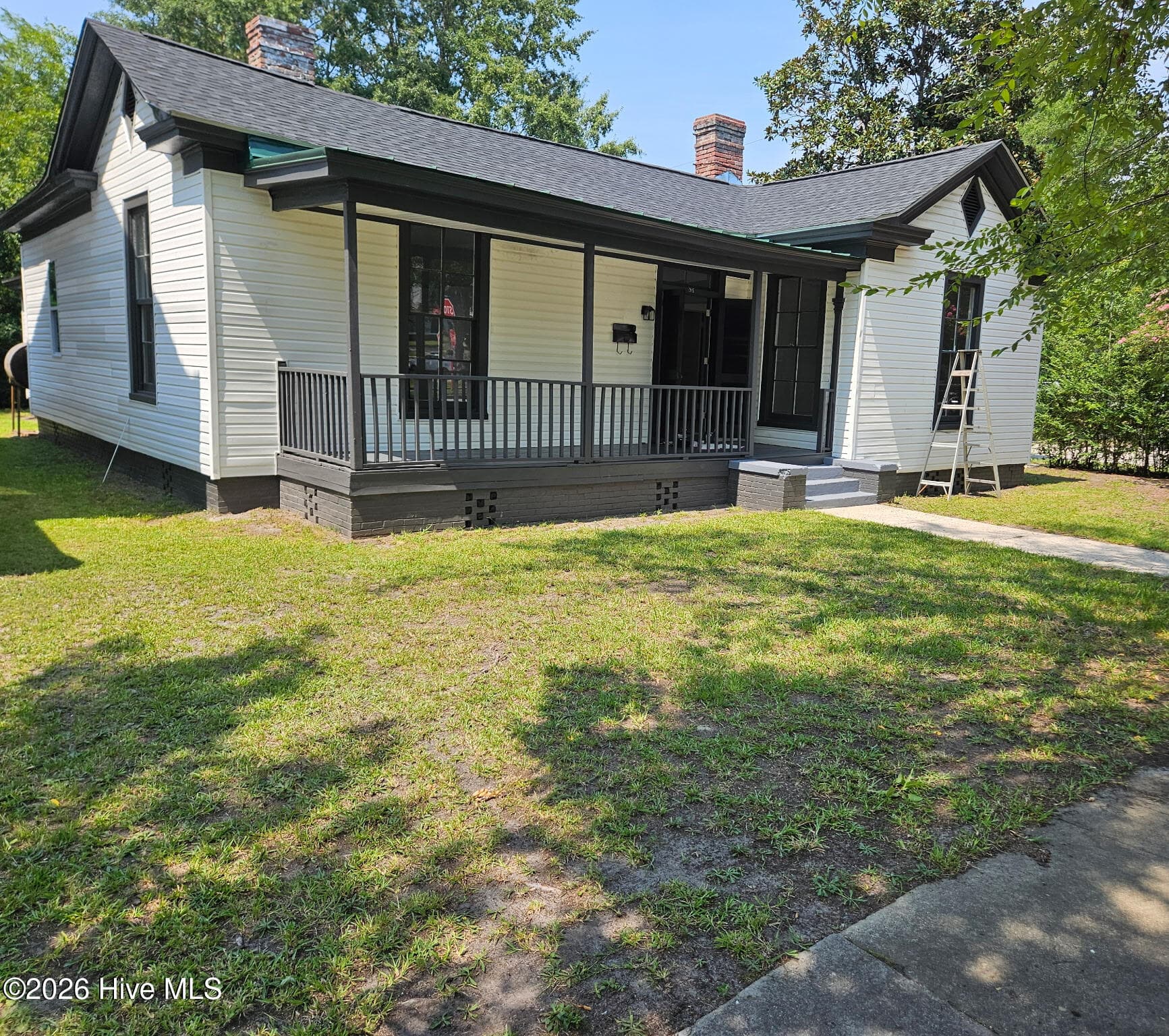 Single Family Residence at 315 Tarboro Street NE, Wilson, NC 27893, photo 2 of 12