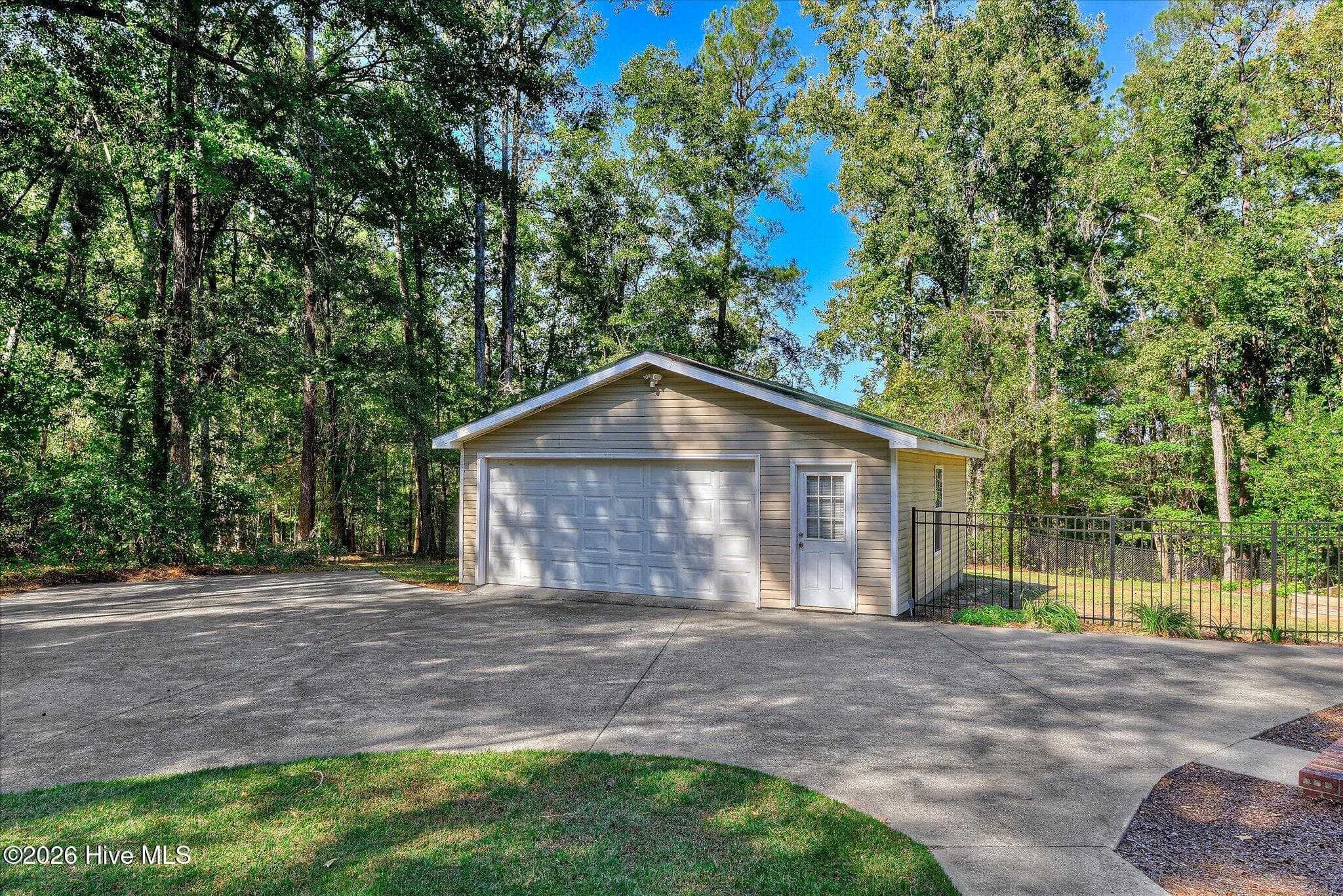 Single Family Residence at 6 Gregory Court, North Augusta, SC 29860, photo 31 of 40