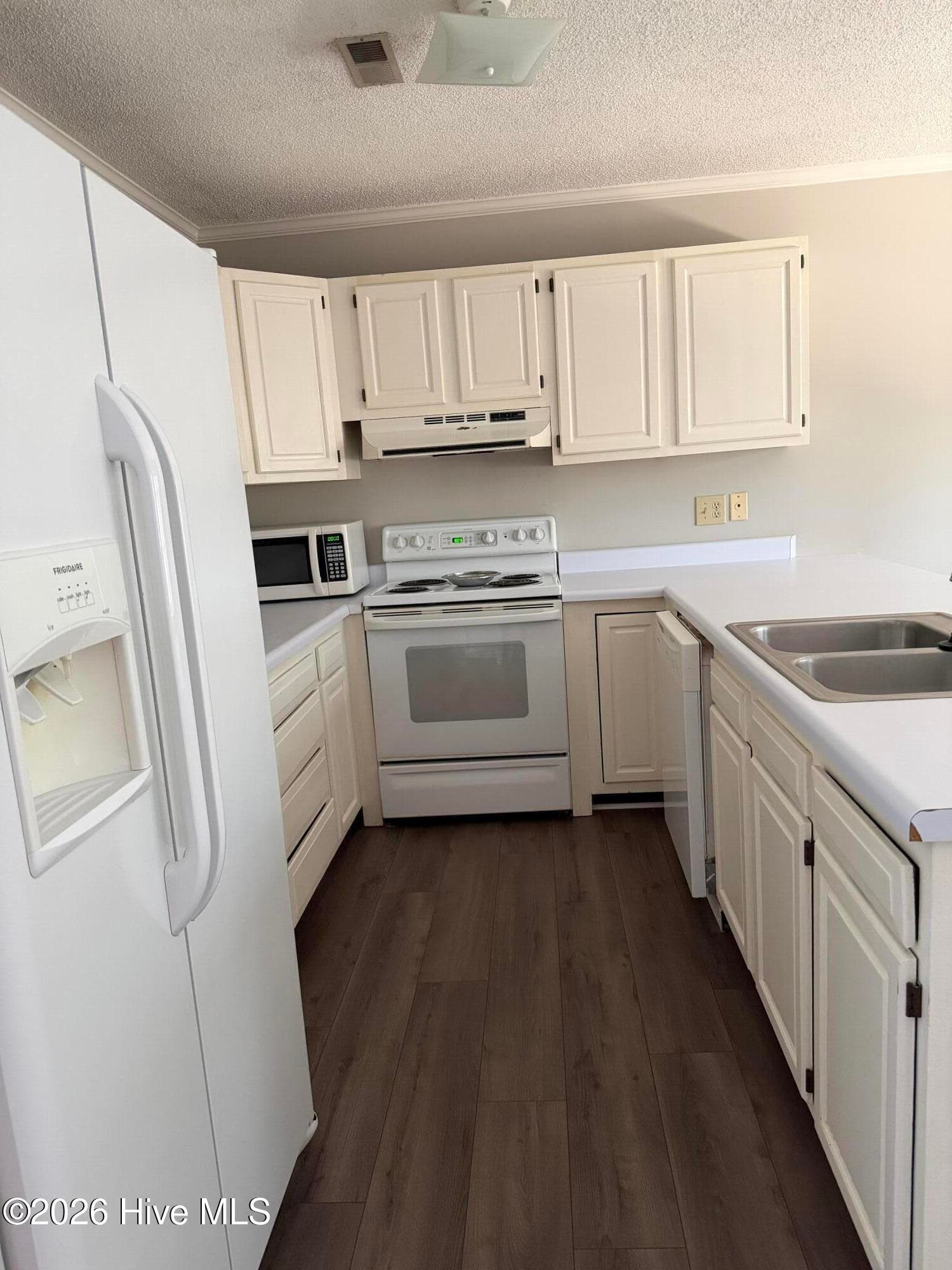 Townhouse at 2700 Thackery Road 33, Greenville, NC 27858, photo 6 of 17