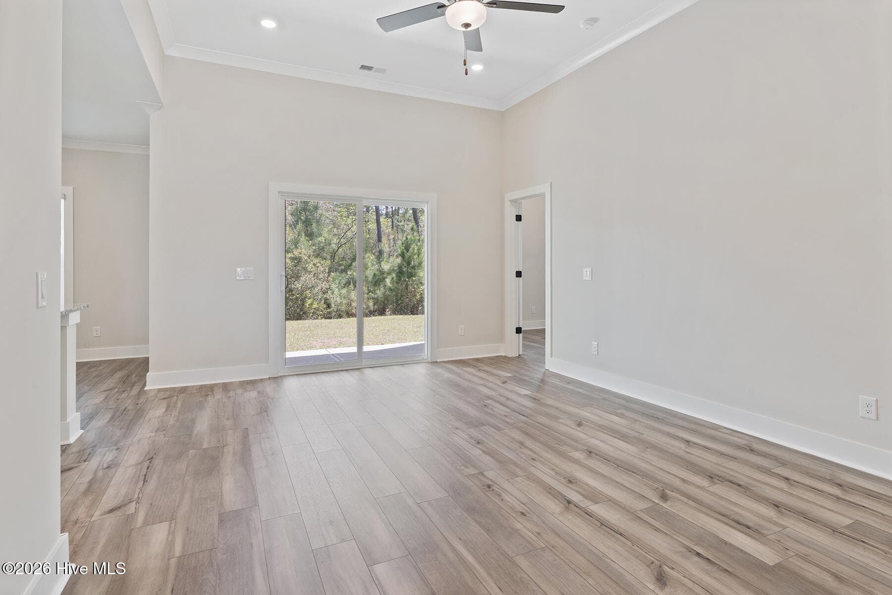 Single Family Residence at 136 Commons View Drive, Hampstead, NC 28443, photo 5 of 17