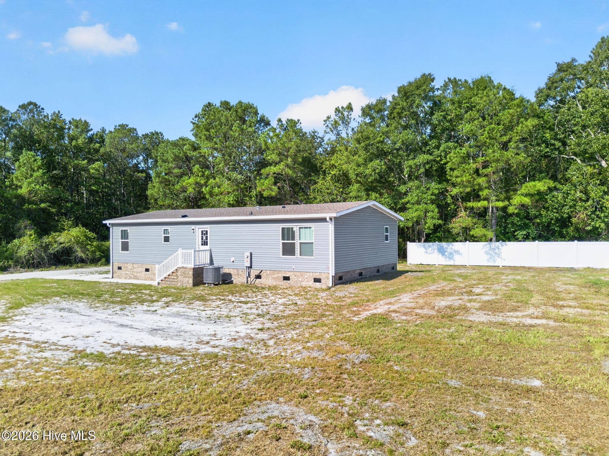 Manufactured Home at 1685 Elon Drive SW, Supply, NC 28462, photo 4 of 34