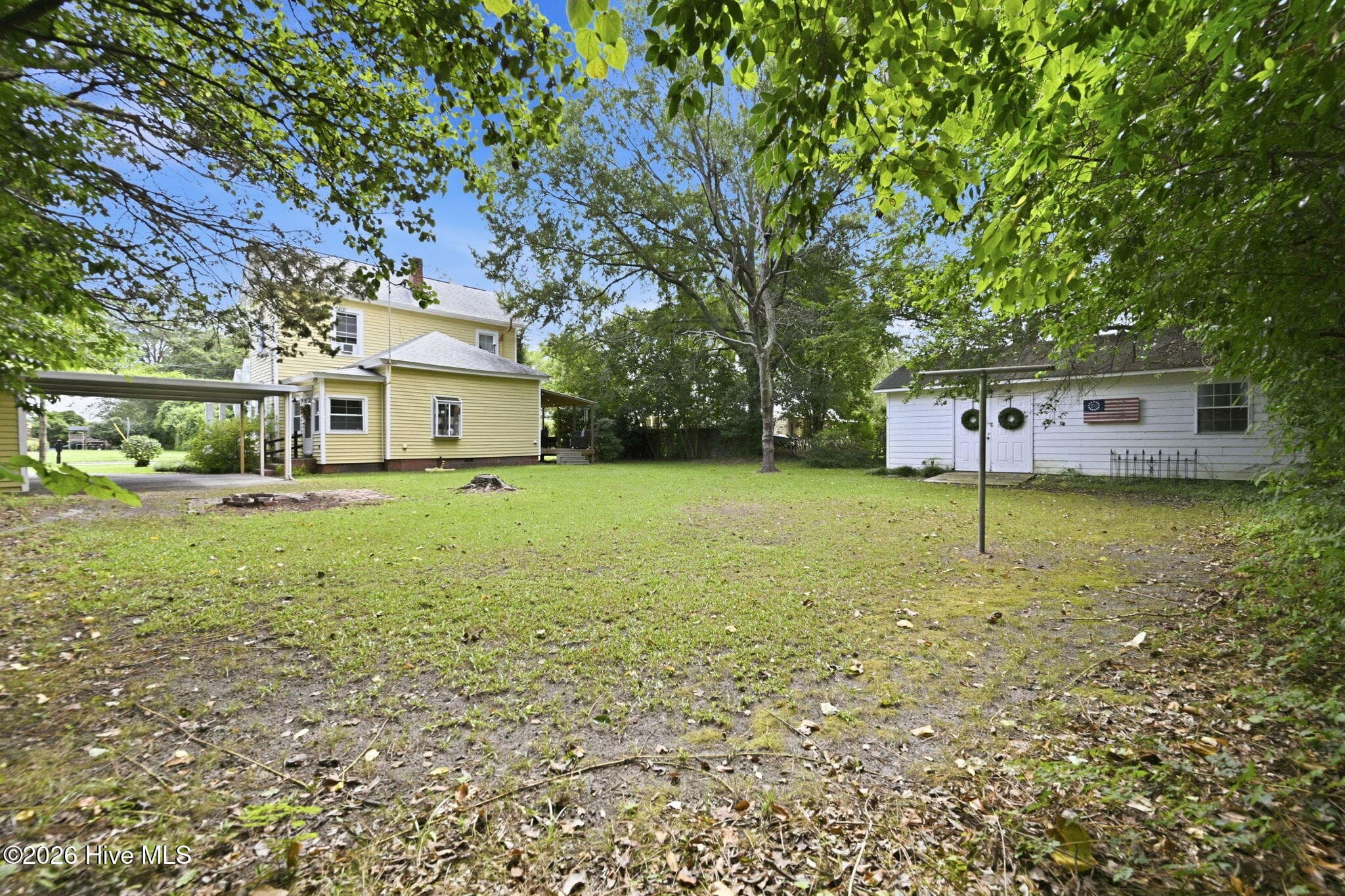 Large back yard - 105 E Hargett Street, Richlands, NC 28574