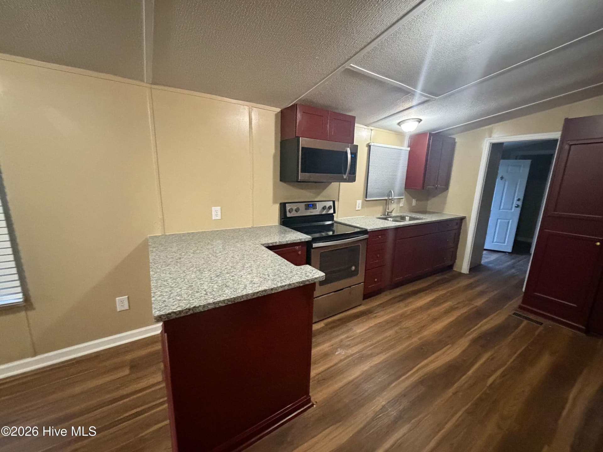 Manufactured Home at 1110 E Northern Boulevard, Tarboro, NC 27886, photo 9 of 37