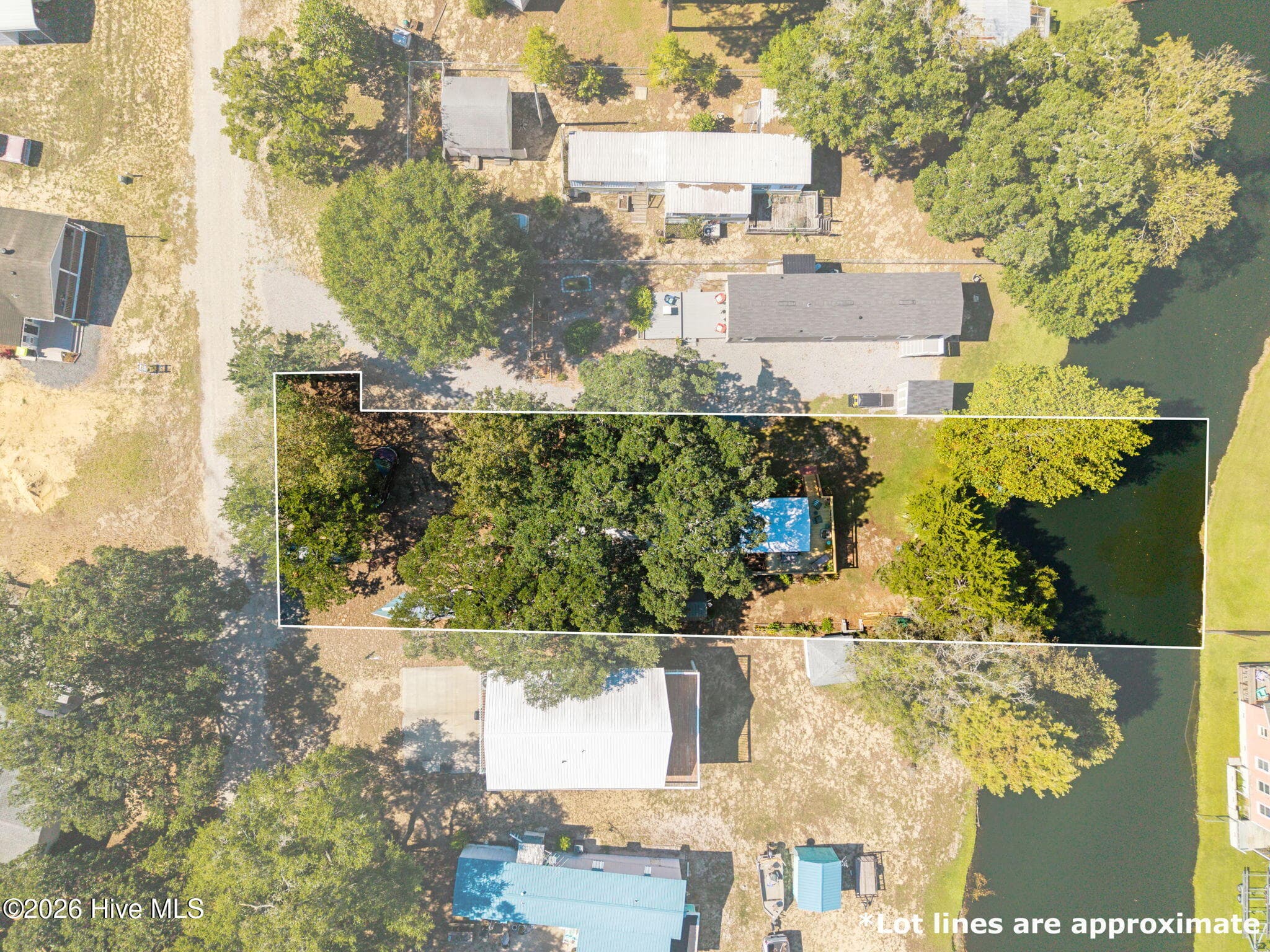 Manufactured Home at 2882 Six Pence Drive SW, Supply, NC 28462, Supply, photo 31 of 44