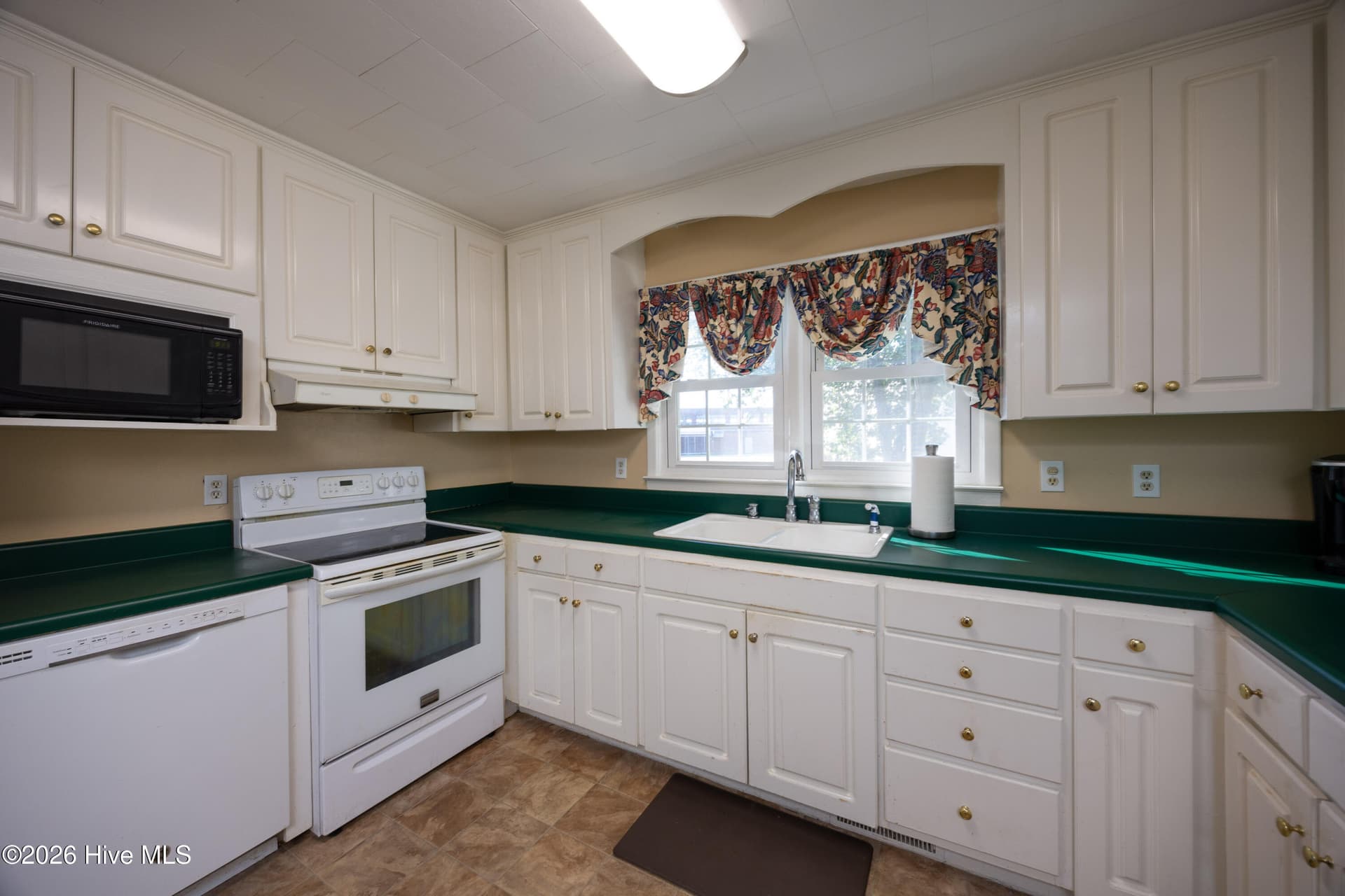 Single Family Residence at 502 Raleigh Road, Clinton, NC 28328, photo 8 of 35