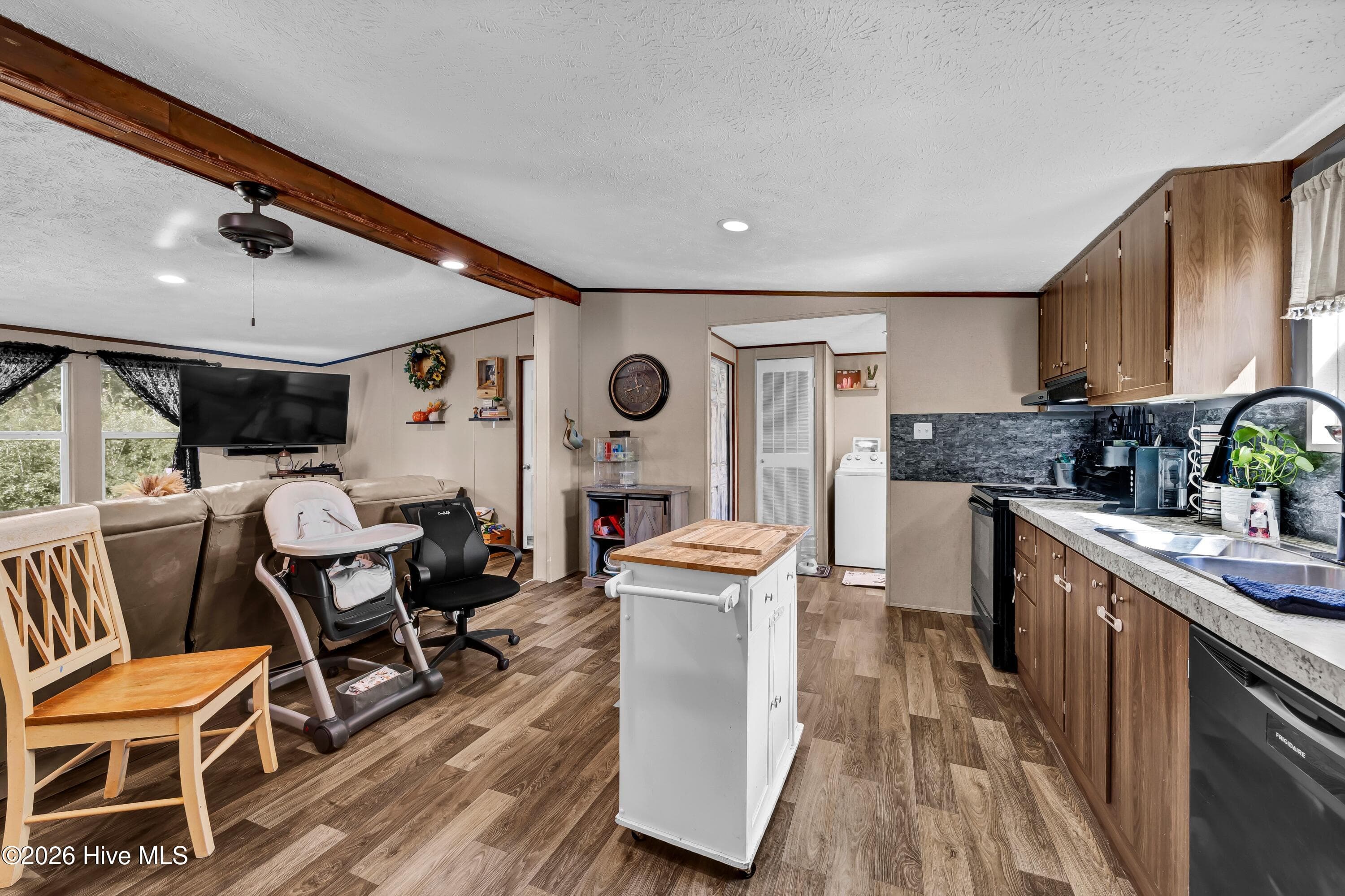 Manufactured Home at 4551 Salem Lane SW, Shallotte, NC 28470, photo 10 of 41