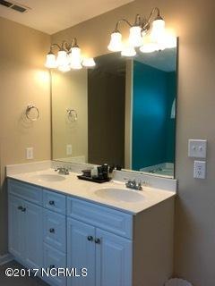 Single Family Residence at 105 Lakeside Green Drive, New Bern, NC 28560, photo 7 of 32