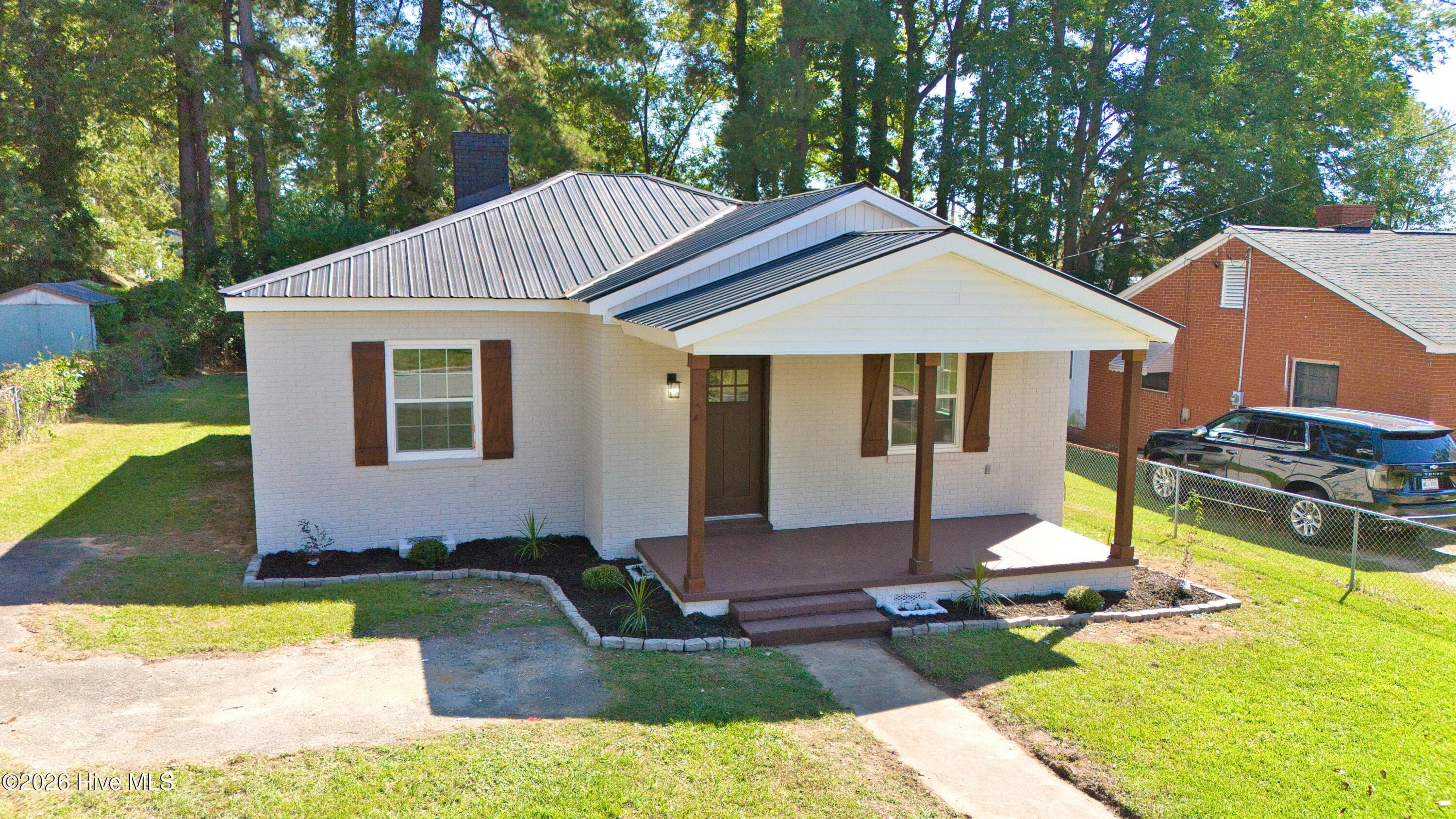 Single Family Residence at 1105 N East Street, Kinston, NC 28501, photo 2 of 15