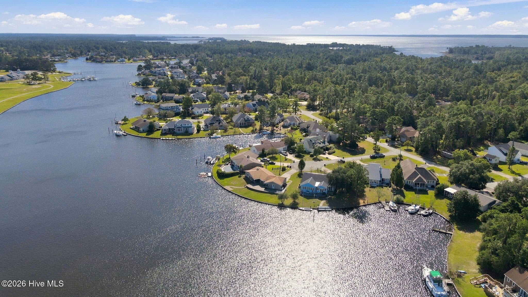 Single Family Residence at 905 Grenada Court, New Bern, NC 28560, photo 15 of 21