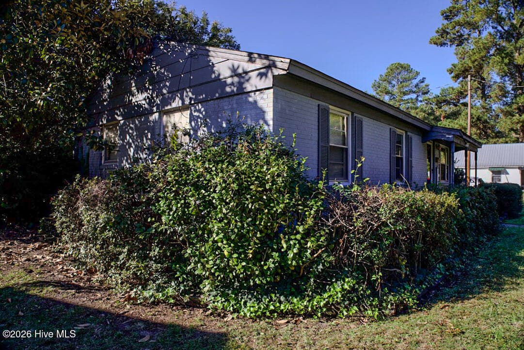 Single Family Residence at 702 E 8th Street, Lumberton, NC 28358, photo 3 of 10