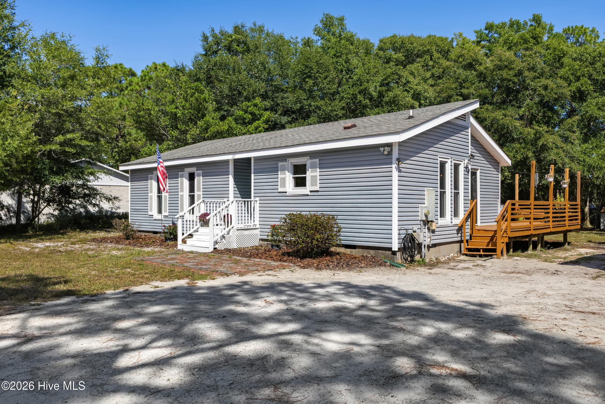 Single Family Residence at 327 Green Meadows Drive, Wilmington, NC 28405, photo 4 of 33