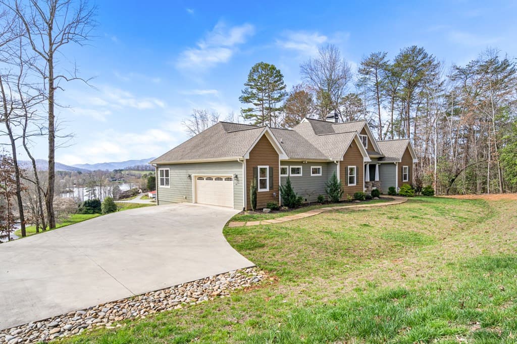 193 Mountain Harbour Drive, Hayesville, NC 28904