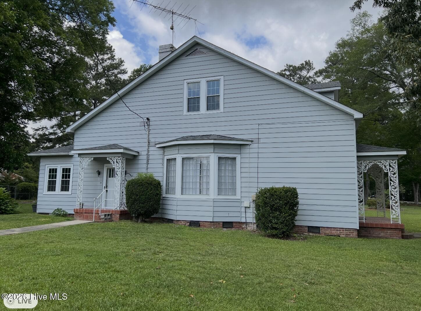 Single Family Residence at 301 N Broad Street, Roseboro, NC 28382, photo 2 of 3