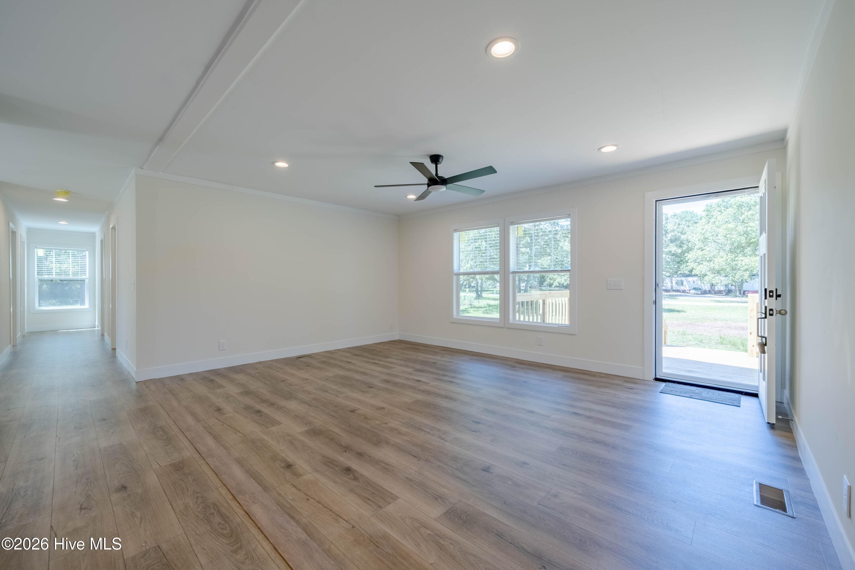 Manufactured Home at 120 Edgewater Lane, Richlands, NC 28574, photo 9 of 44
