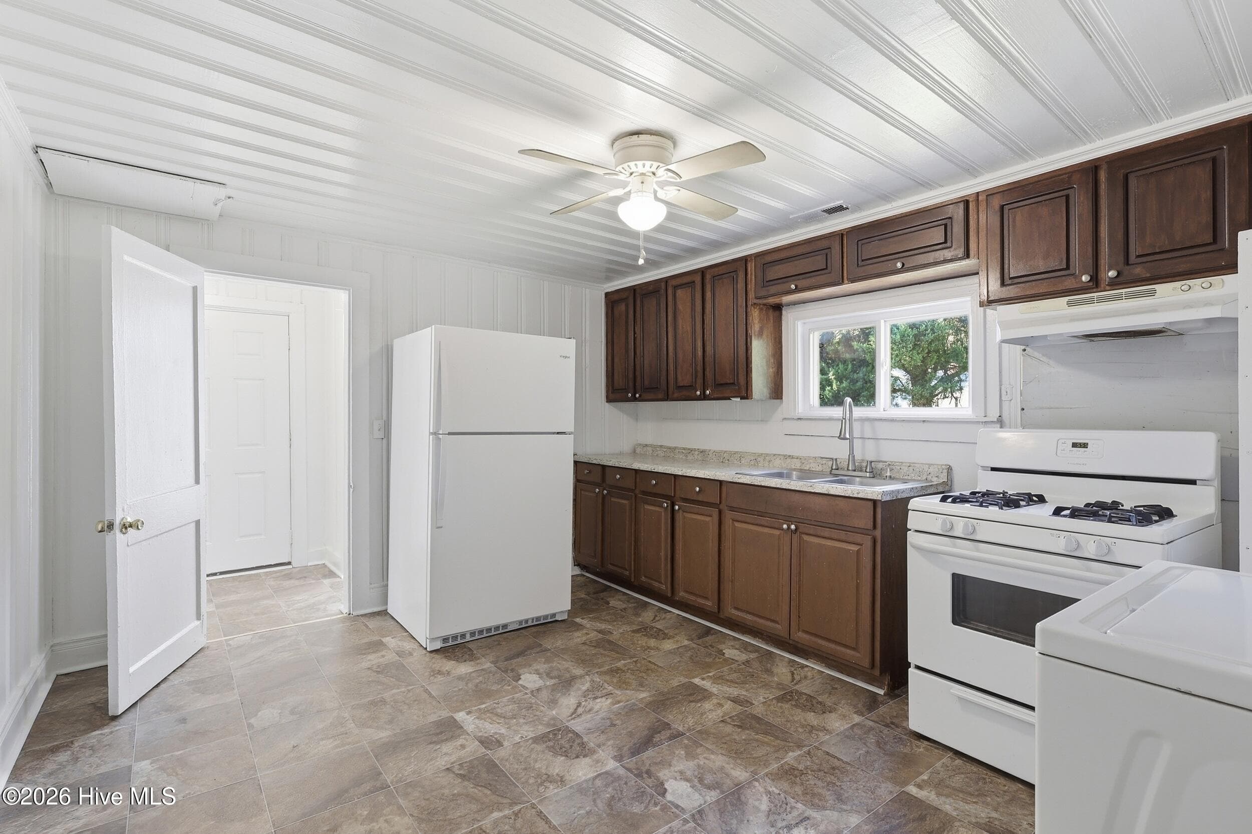 Single Family Residence at 614 W 10th Street, Washington, NC 27889, photo 14 of 26