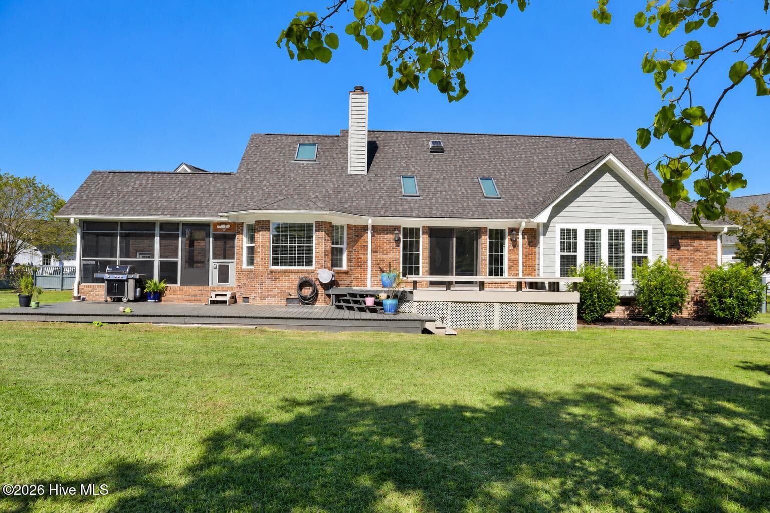 Single Family Residence at 107 Bogey Court, Hampstead, NC 28443, photo 8 of 55