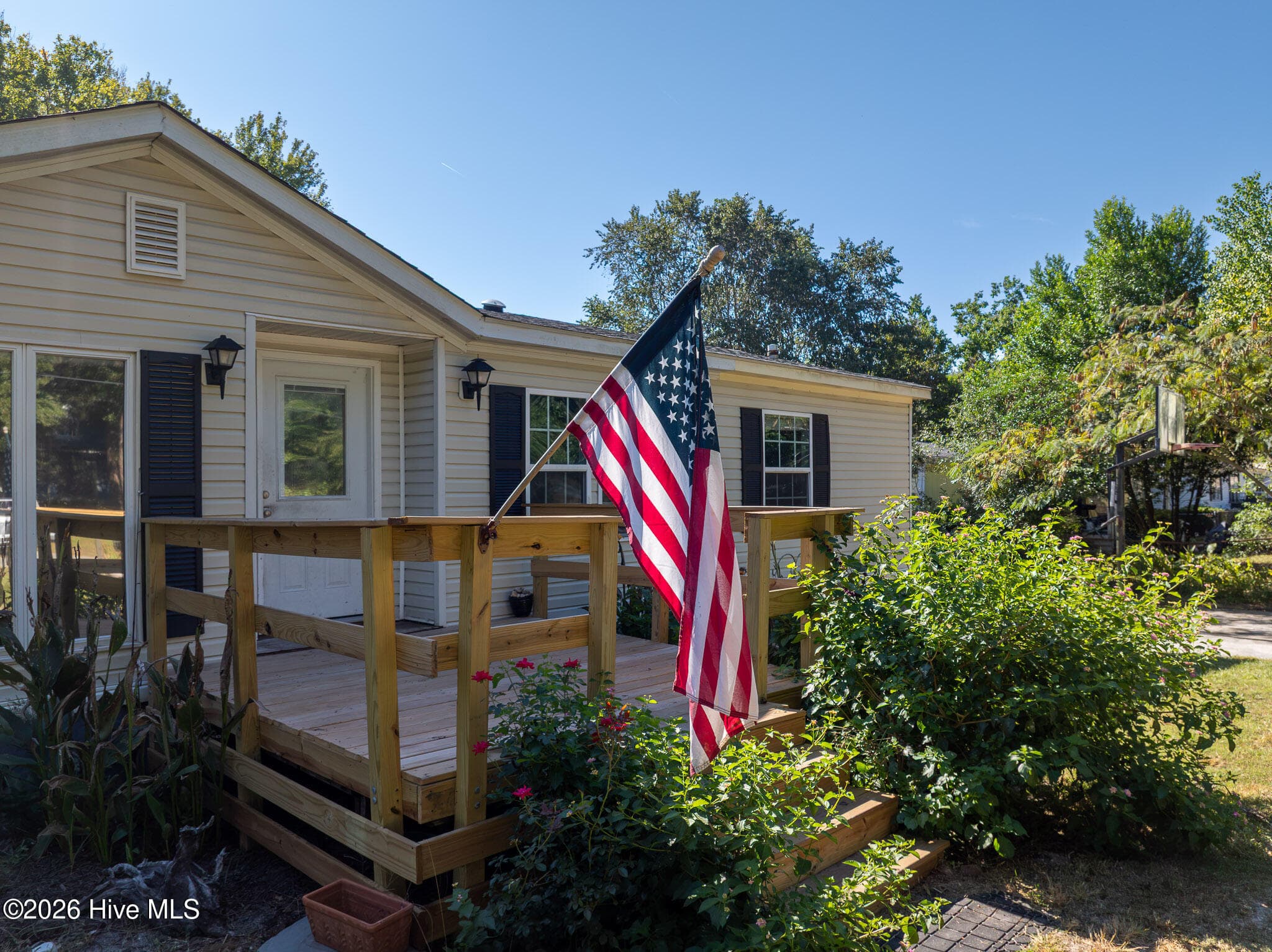 Manufactured Home at 1608 Patsy Lane, Wilmington, NC 28405, photo 5 of 51