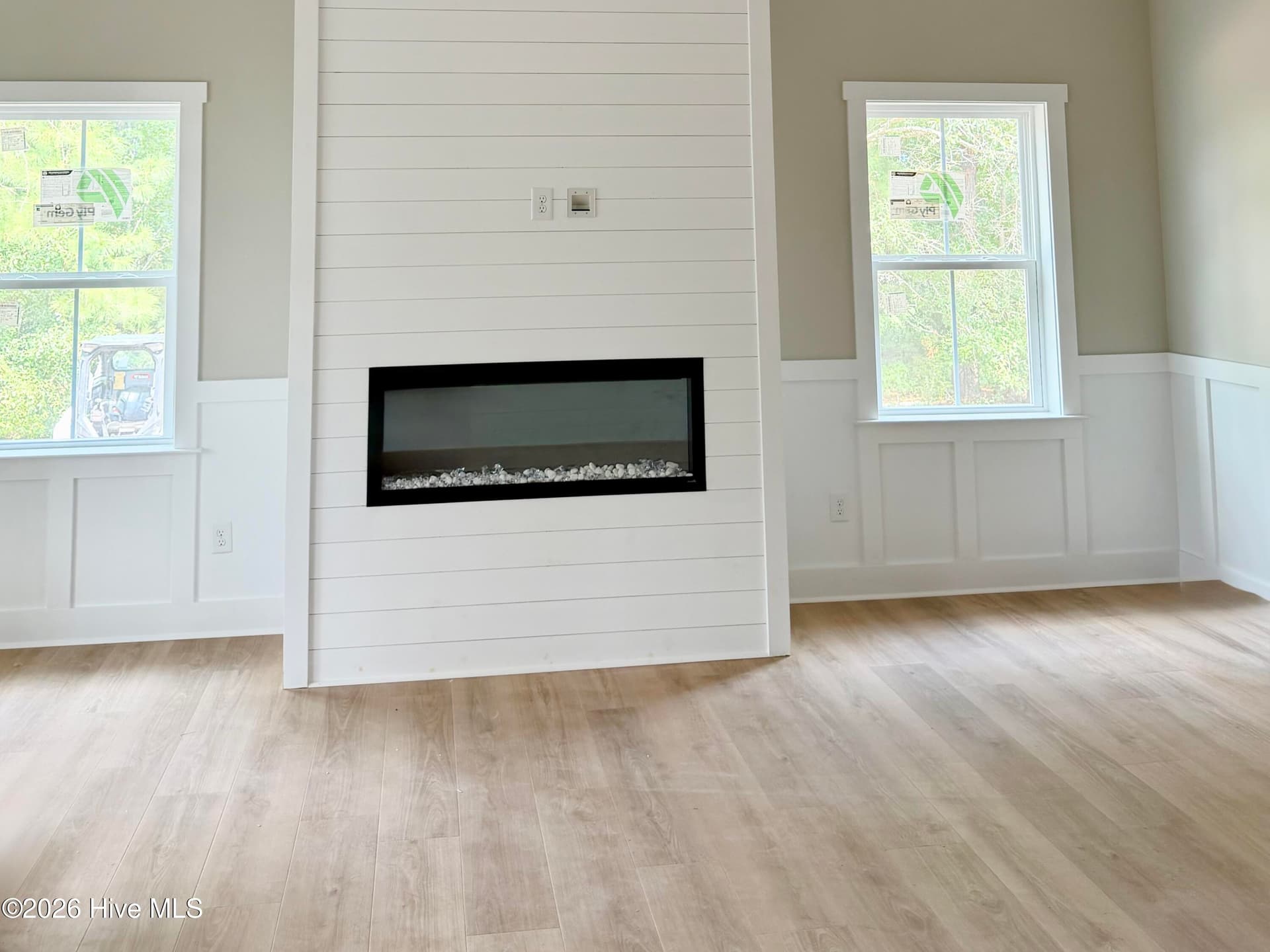 Great room electric fireplace. - 550 Glenburnie Street NW, Calabash, NC 28467