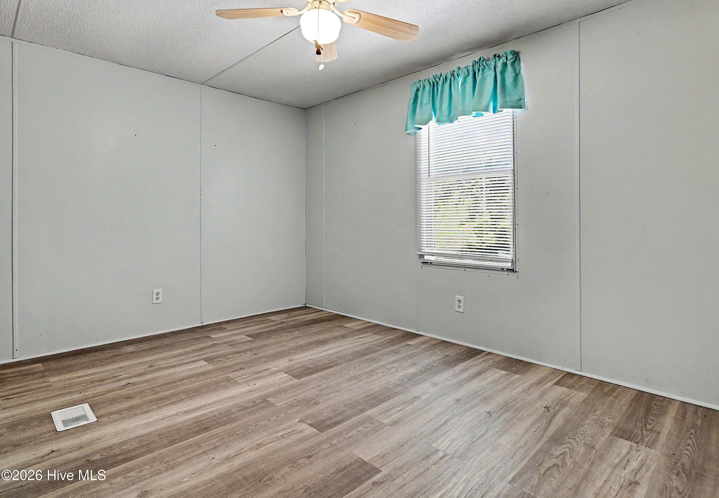 Manufactured Home at 3215 Herthwood Place SW, Supply, NC 28462, photo 14 of 36