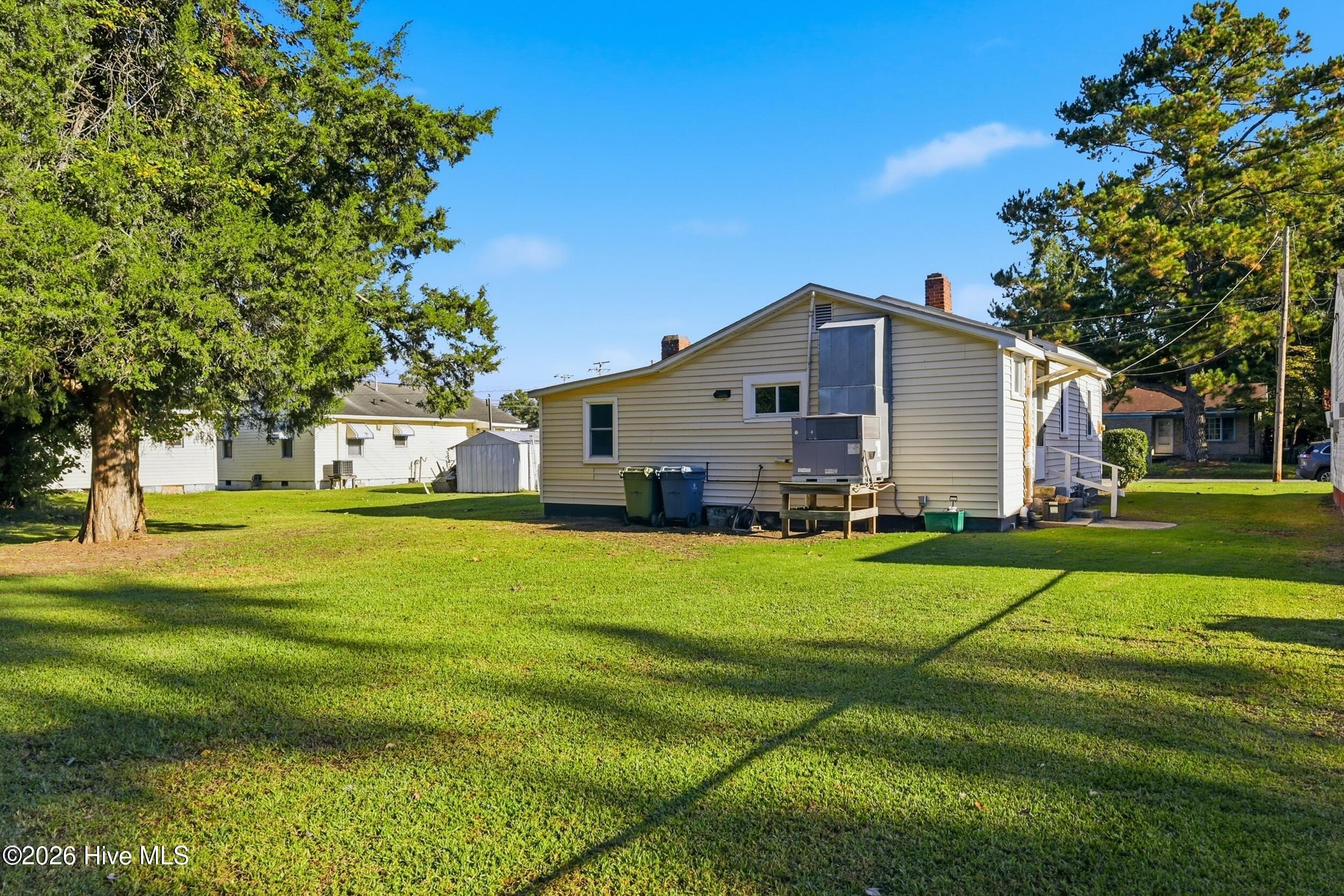 Single Family Residence at 614 W 10th Street, Washington, NC 27889, photo 8 of 26