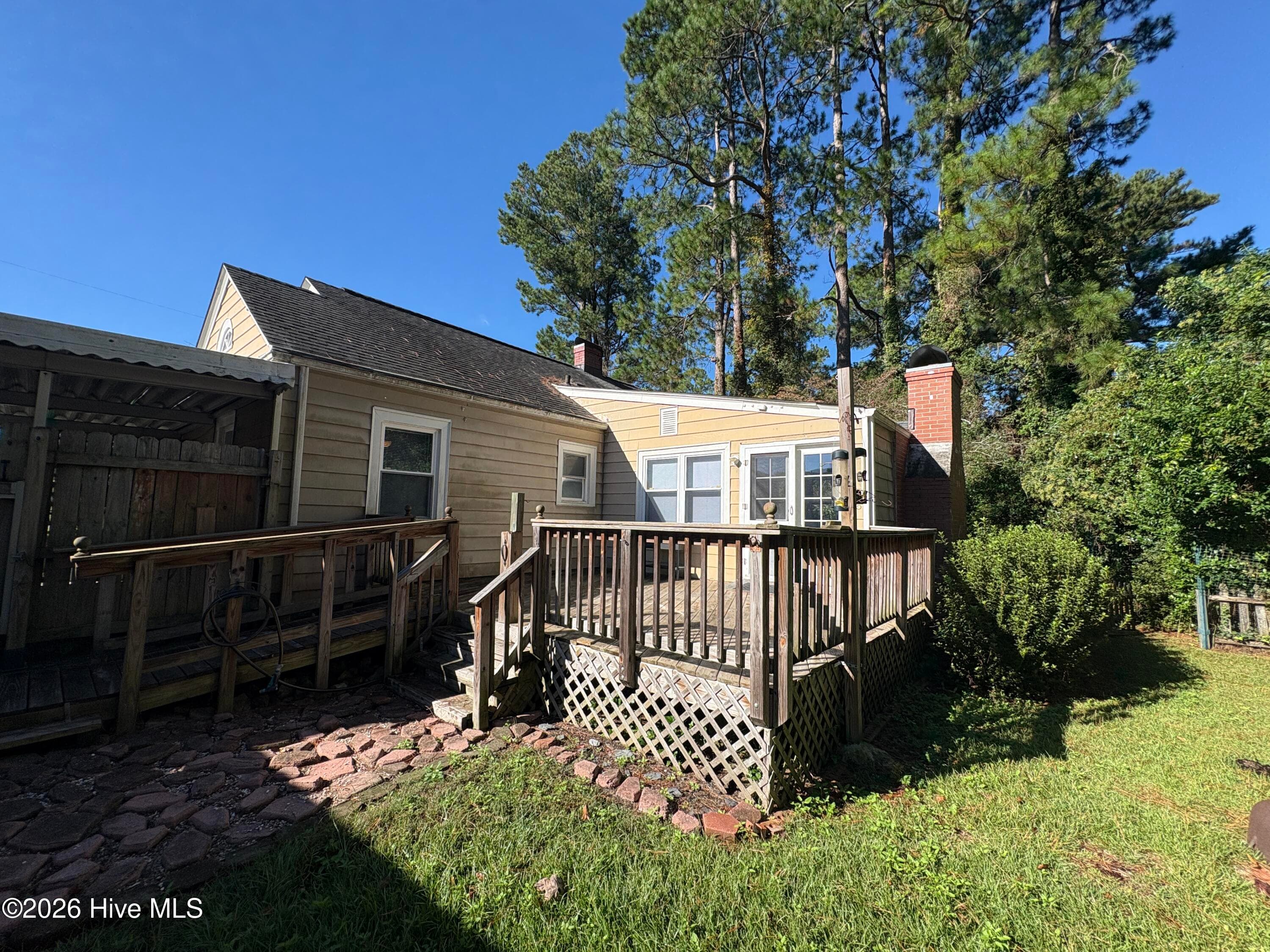 Single Family Residence at 1404 Mcarthur Avenue, New Bern, NC 28560, photo 13 of 19