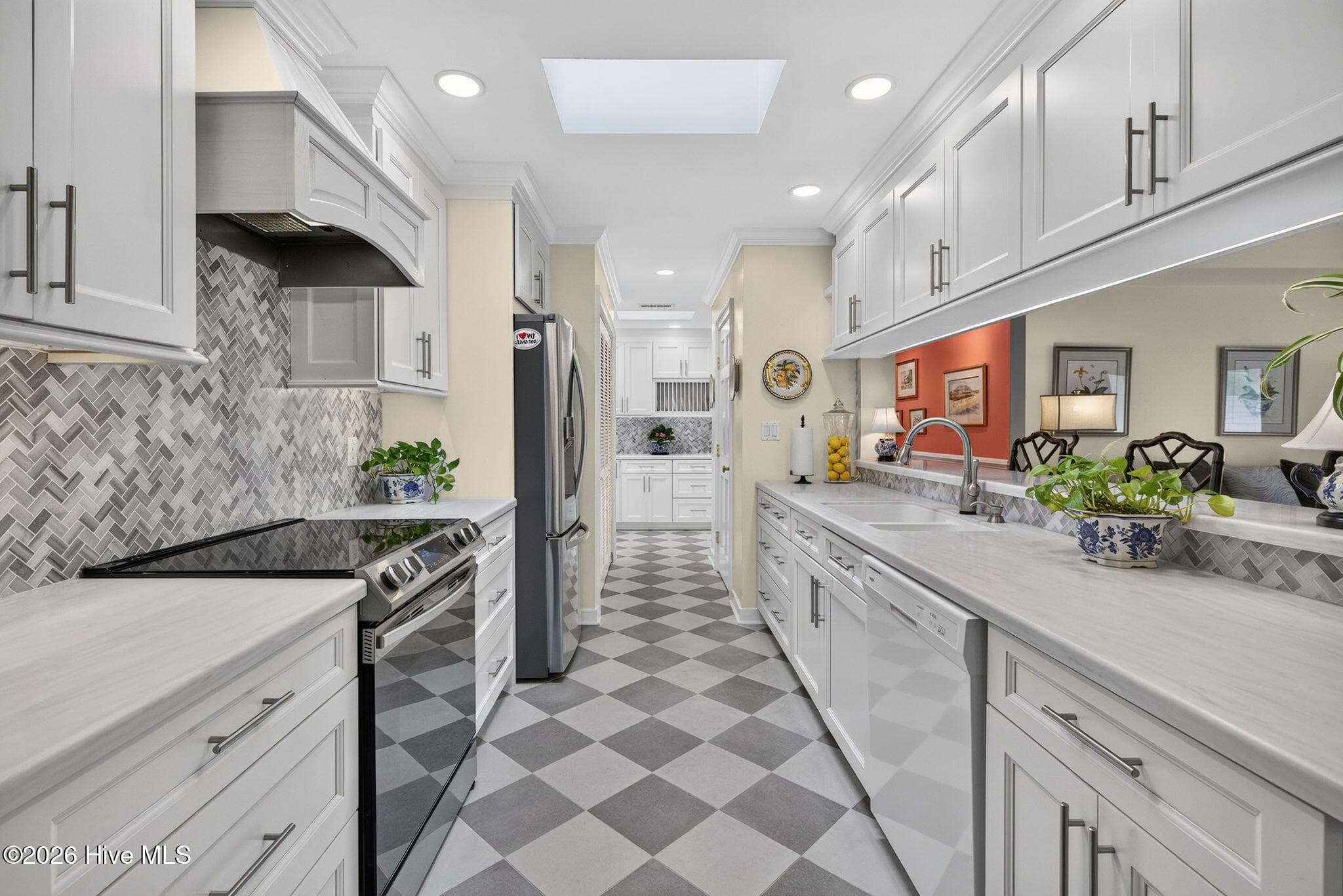 Single Family Residence at 1425 Suncourt Villa Drive, Wilmington, NC 28409, photo 2 of 5