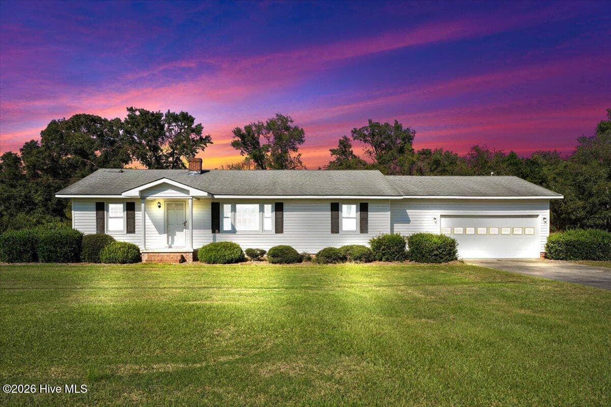Single Family Residence at 606 Darden Drive, Kinston, NC 28504, photo 2 of 33