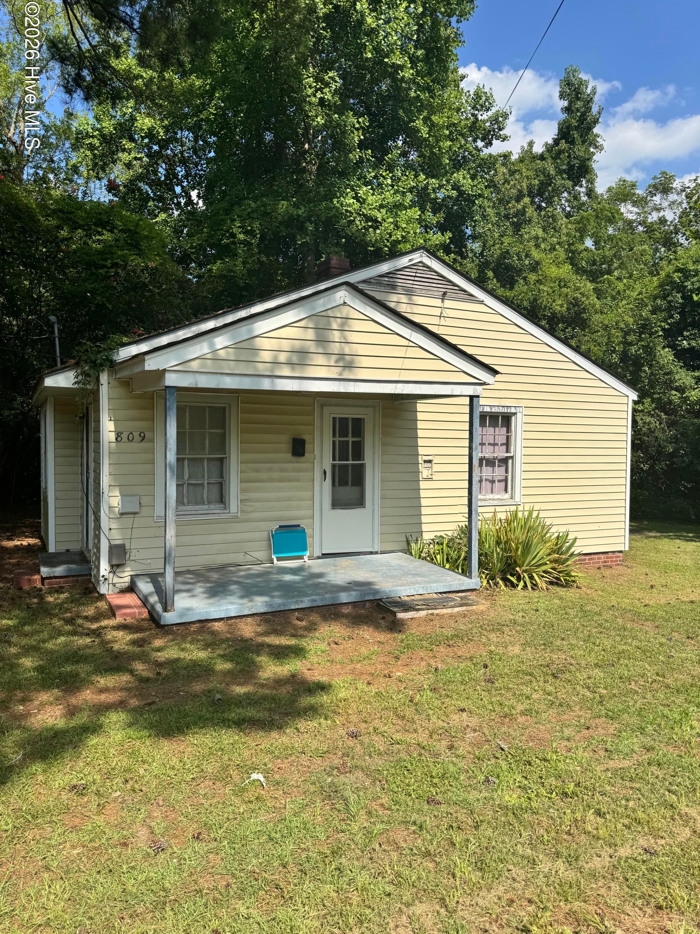 Single Family Residence at 809 Stadiem Drive, Kinston, NC 28501, photo 2 of 10