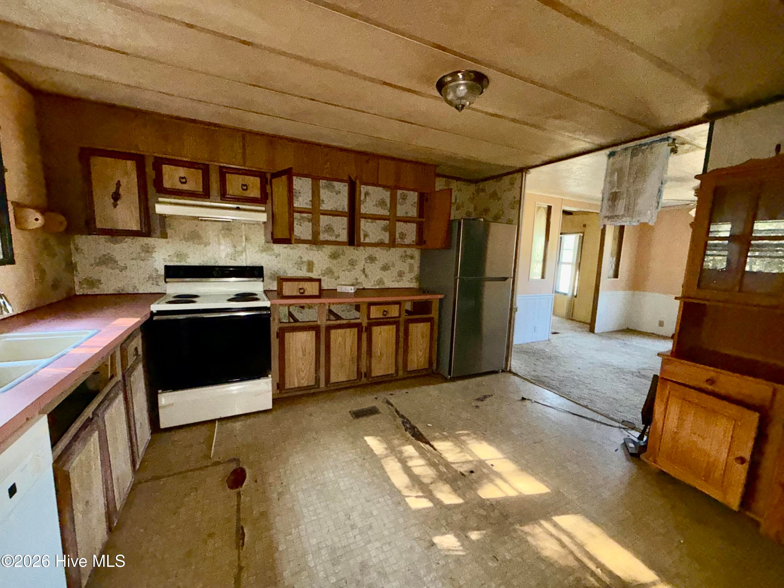 Manufactured Home at 9559 S Us 17 Highway S, Chocowinity, NC 27817, photo 4 of 9