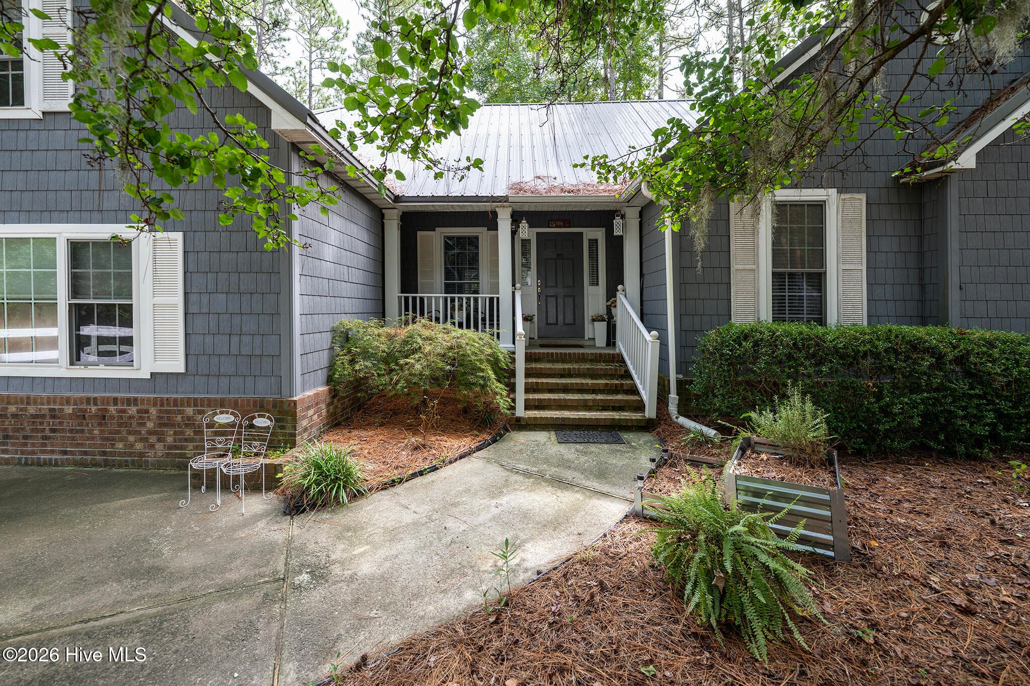 Covered Front Porch - 106 Windlass Way, Aurora, NC 27806