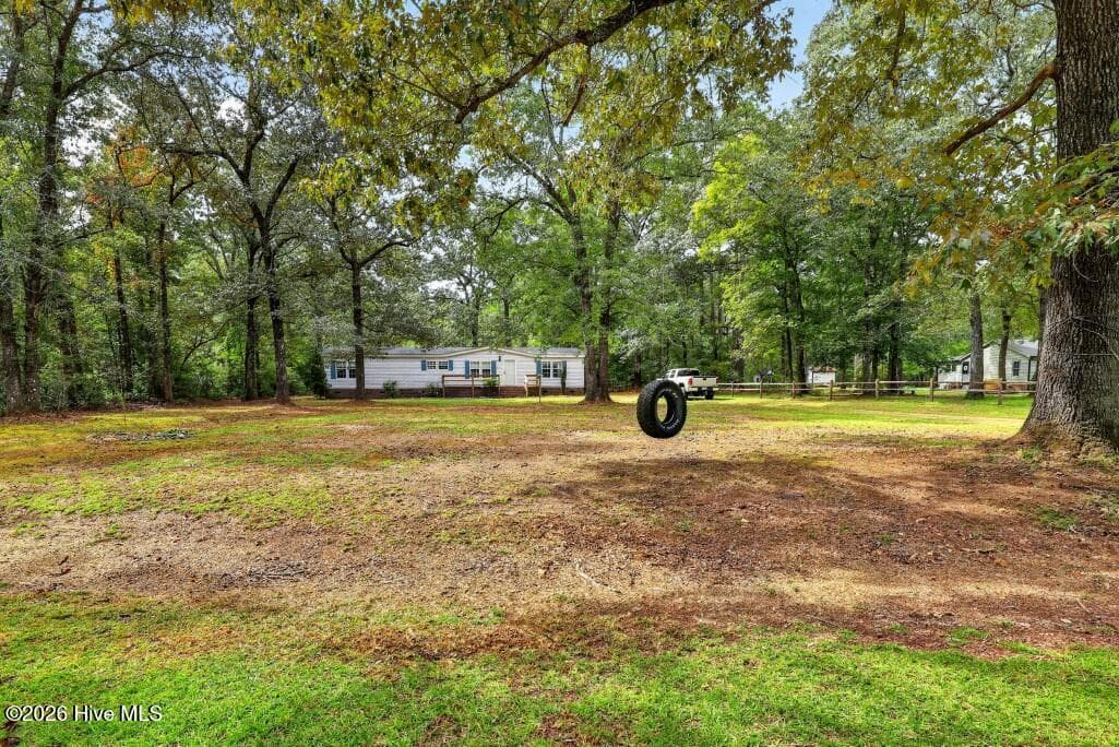 Manufactured Home at 4105 Maggie Lane, New Bern, NC 28560, photo 4 of 43