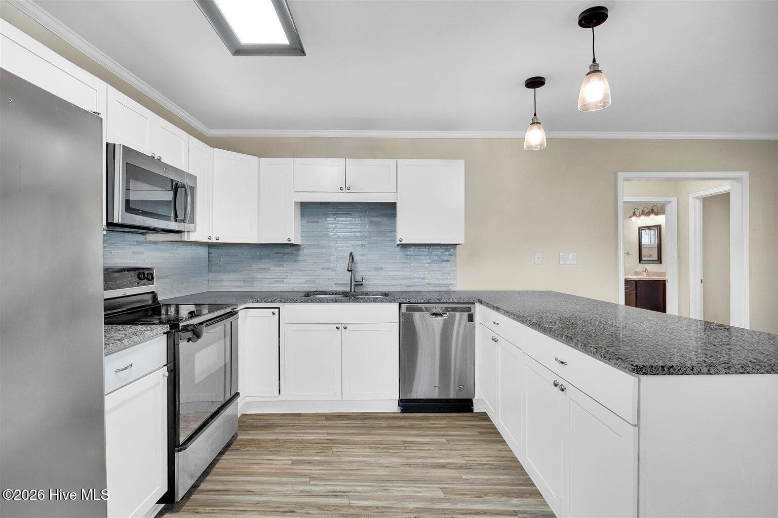 Front unit kitchen 2 - 305 Macmillan Avenue N, Wilmington, NC 28403