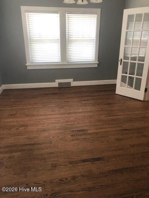 Single Family Residence at 913 E Mulberry Street, Goldsboro, NC 27530, photo 5 of 15