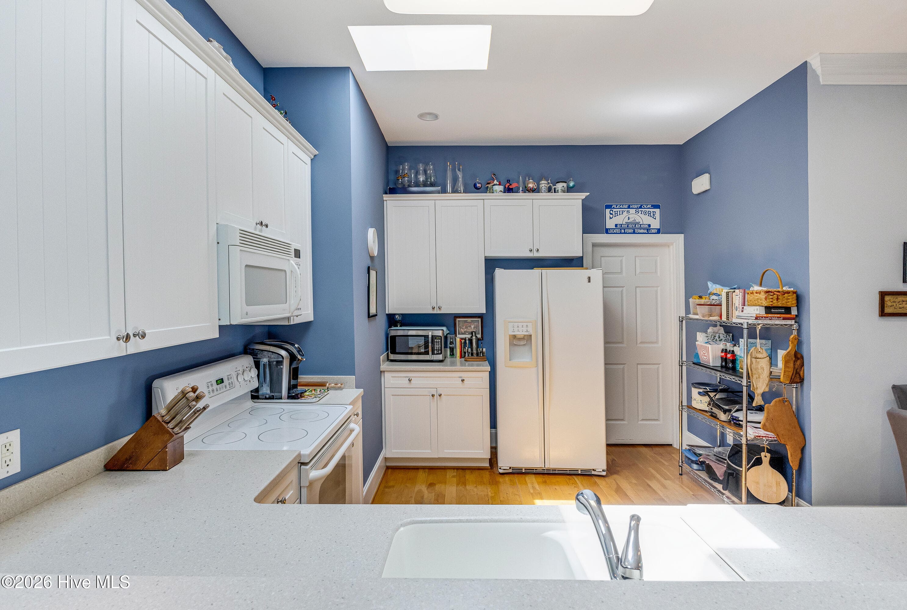 Kitchen Bar Area Great for Talking with the Chef - 701 N Howe Street 8, Southport, NC 28461