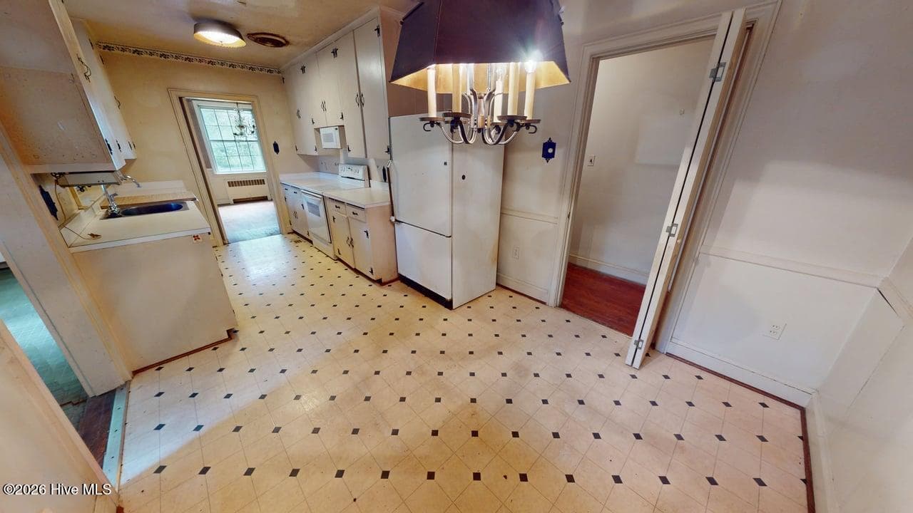 Single Family Residence at 808 W South Street W, Ahoskie, NC 27910, photo 15 of 50