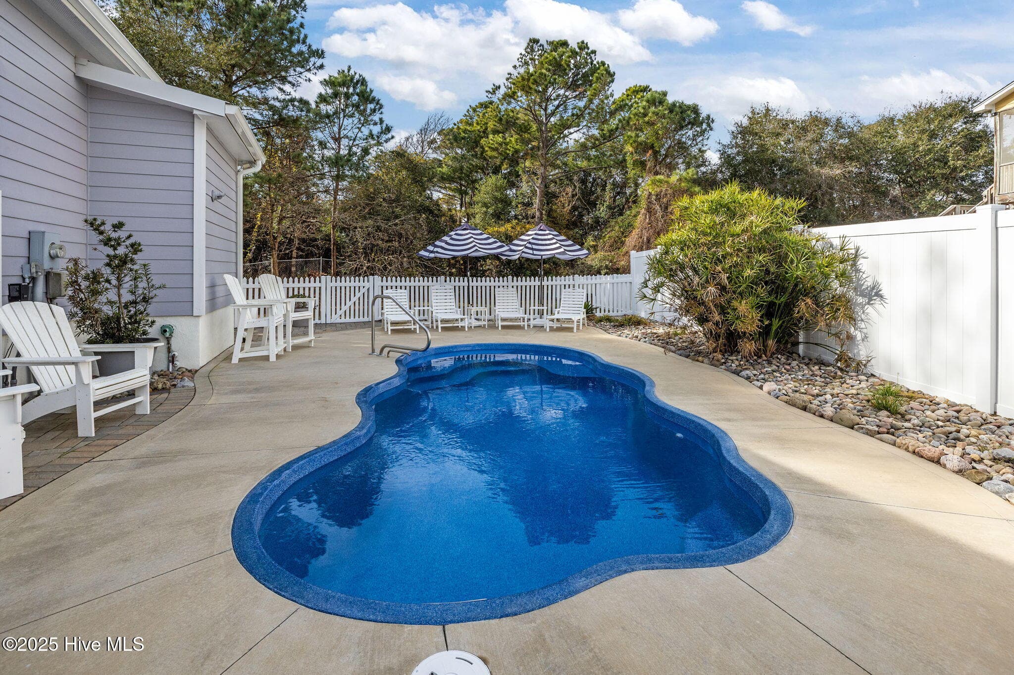 Single Family Residence at 320 Governor Safford Lane, Emerald Isle, NC 28594, photo 4 of 90