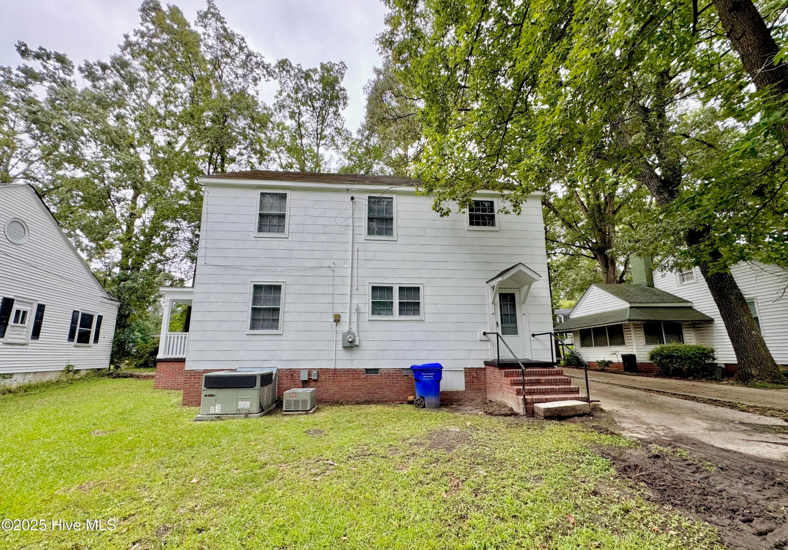 Single Family Residence at 306 Wilson Avenue, Kinston, NC 28501, photo 5 of 61