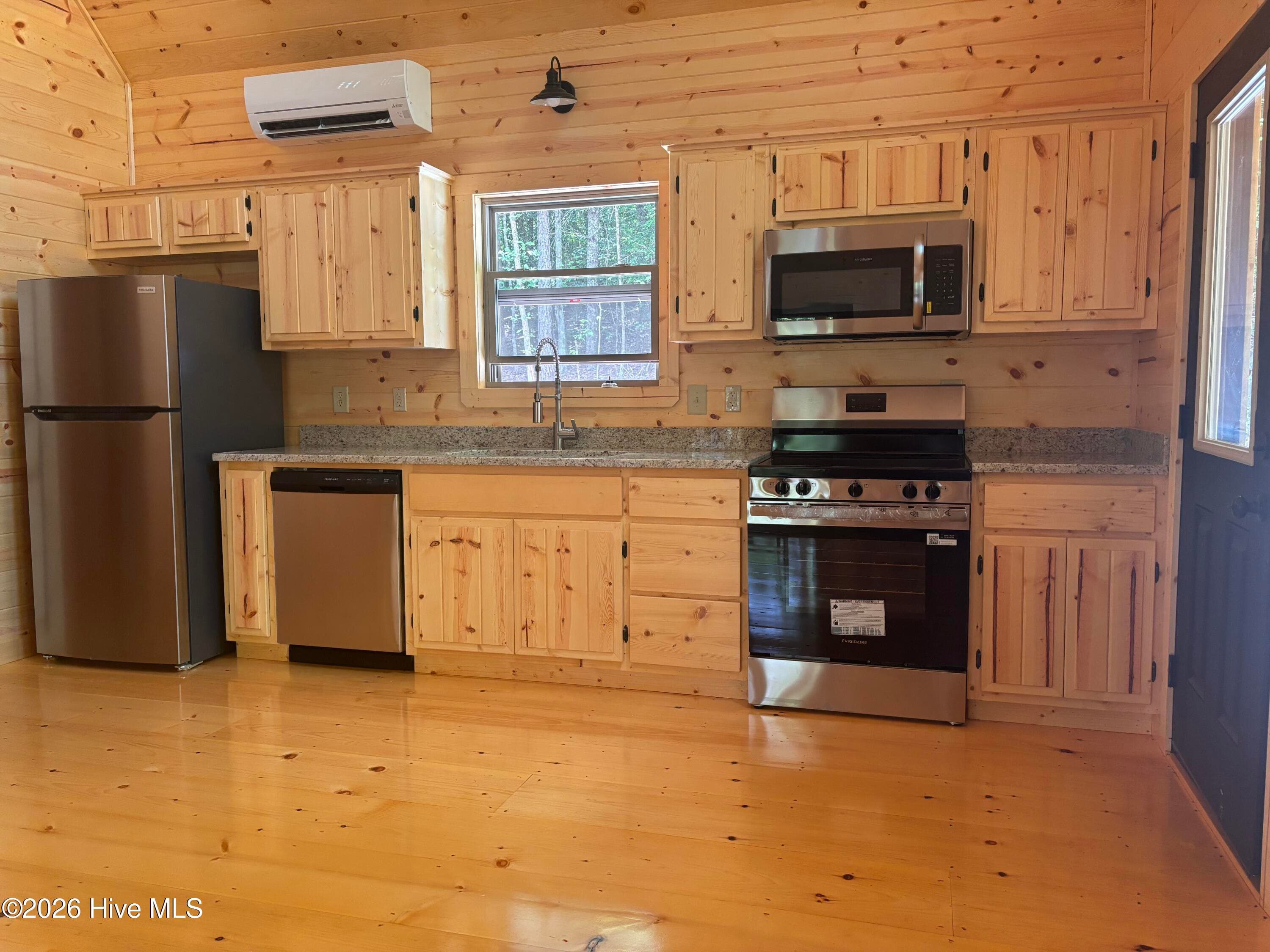Single Family Residence at 752 Whispering Ridge Drive, Murphy, NC 28906, photo 13 of 38