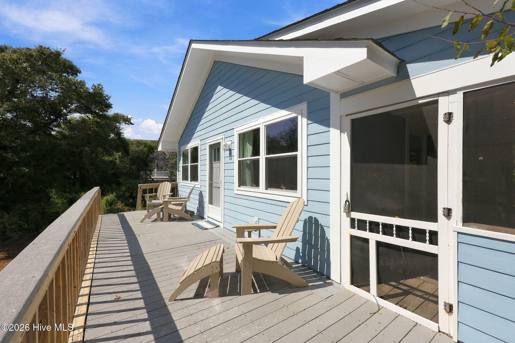 Front deck and screened porch - 118 Periwinkle Drive, Emerald Isle, NC 28594