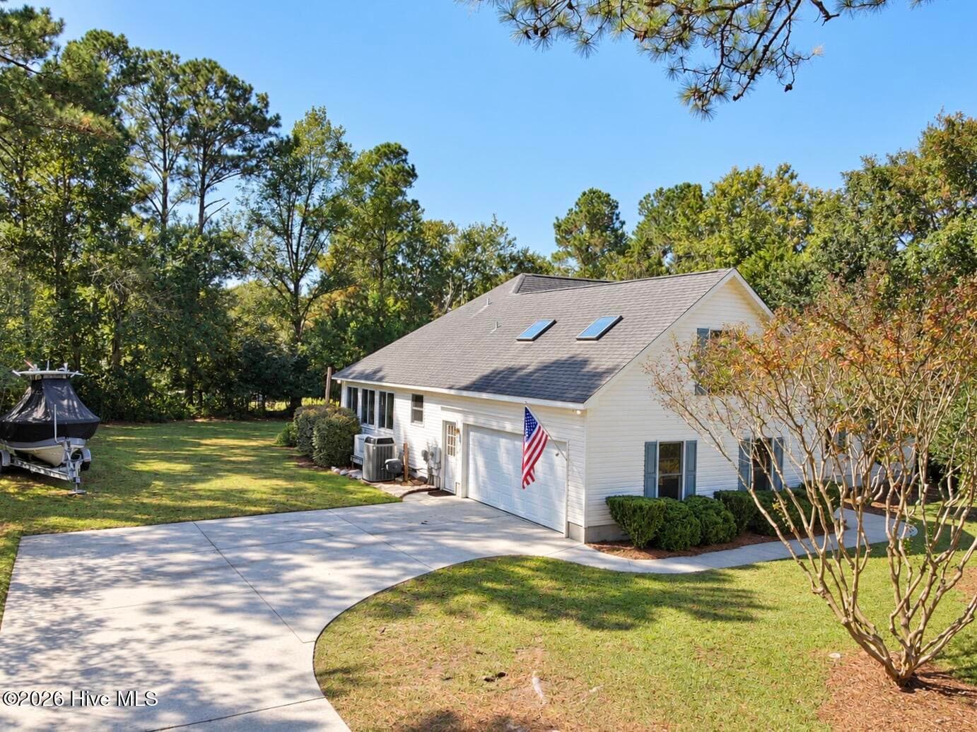 Single Family Residence at 305 Shearwater Drive, Hampstead, NC 28443, photo 3 of 40