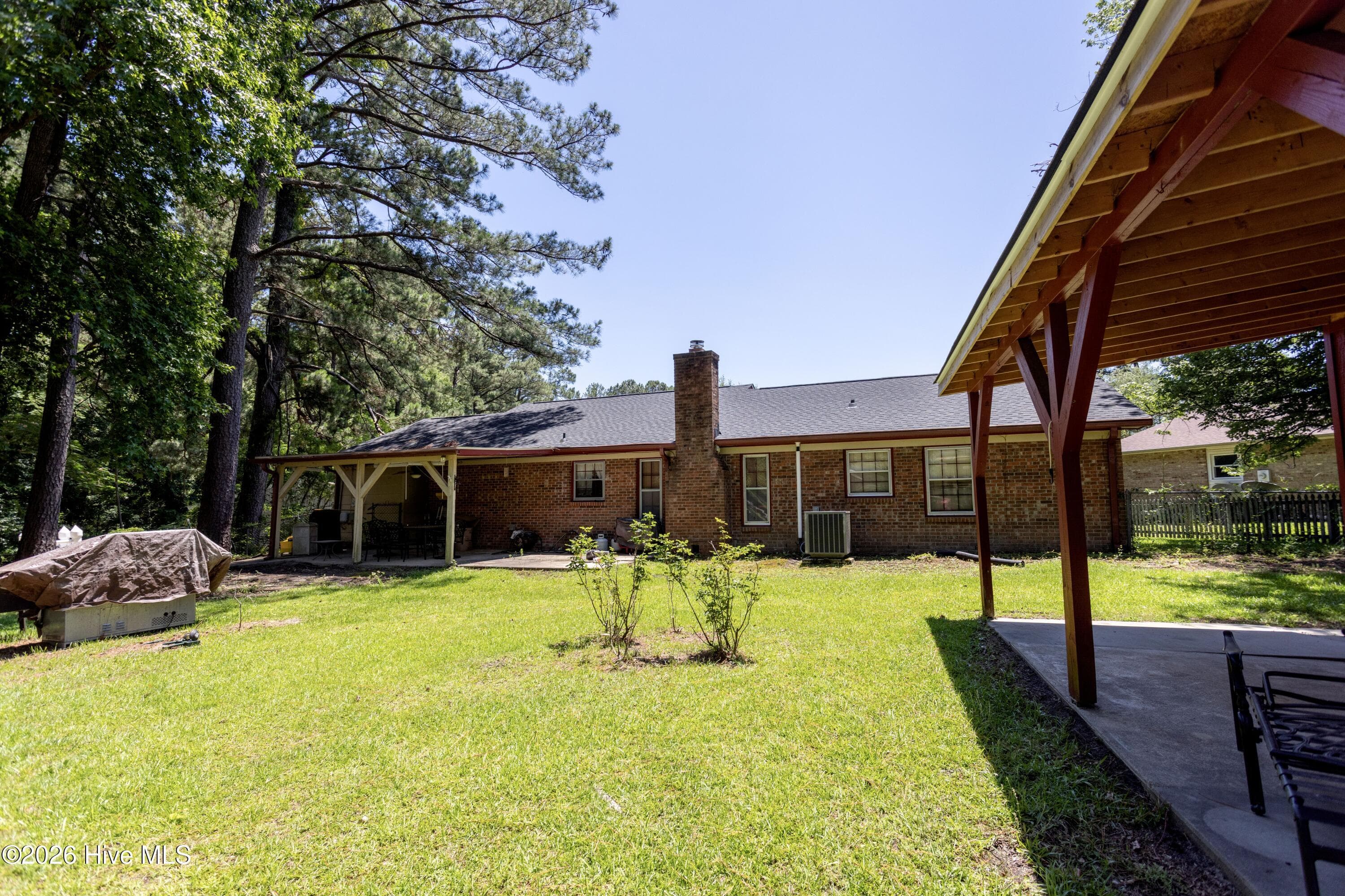 Single Family Residence at 207 E Willowood Lane, Jacksonville, NC 28546, photo 10 of 11
