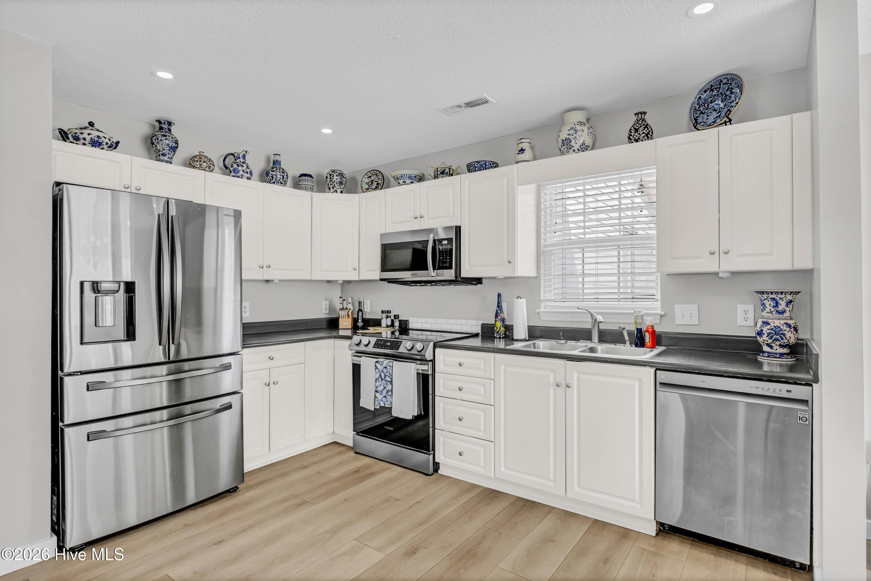 Single Family Residence at 507 Commons Way, Wilmington, NC 28409, photo 10 of 51