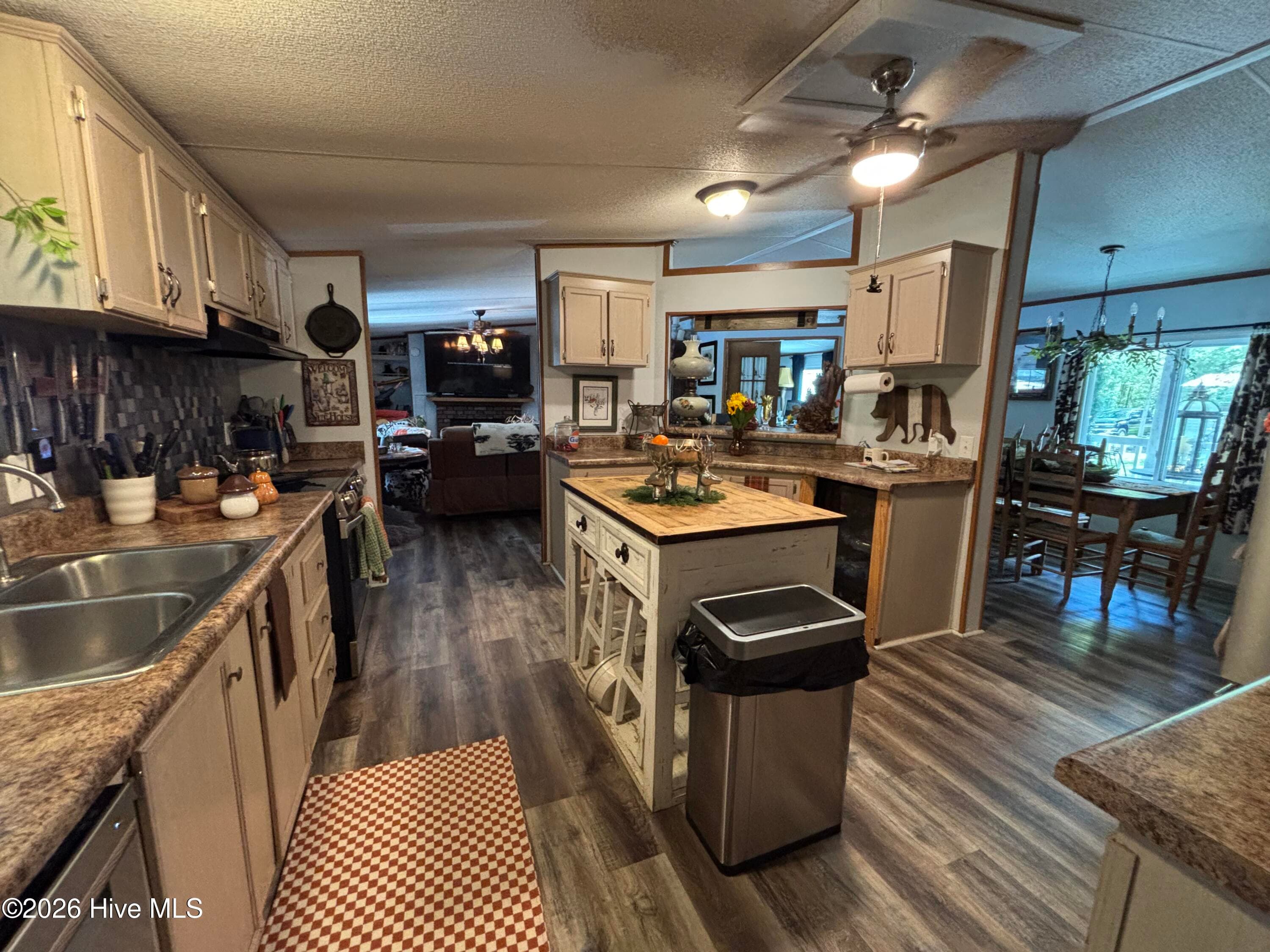 Manufactured Home at 1370 Forest Lake Drive, Lincolnton, GA 30817, photo 10 of 48