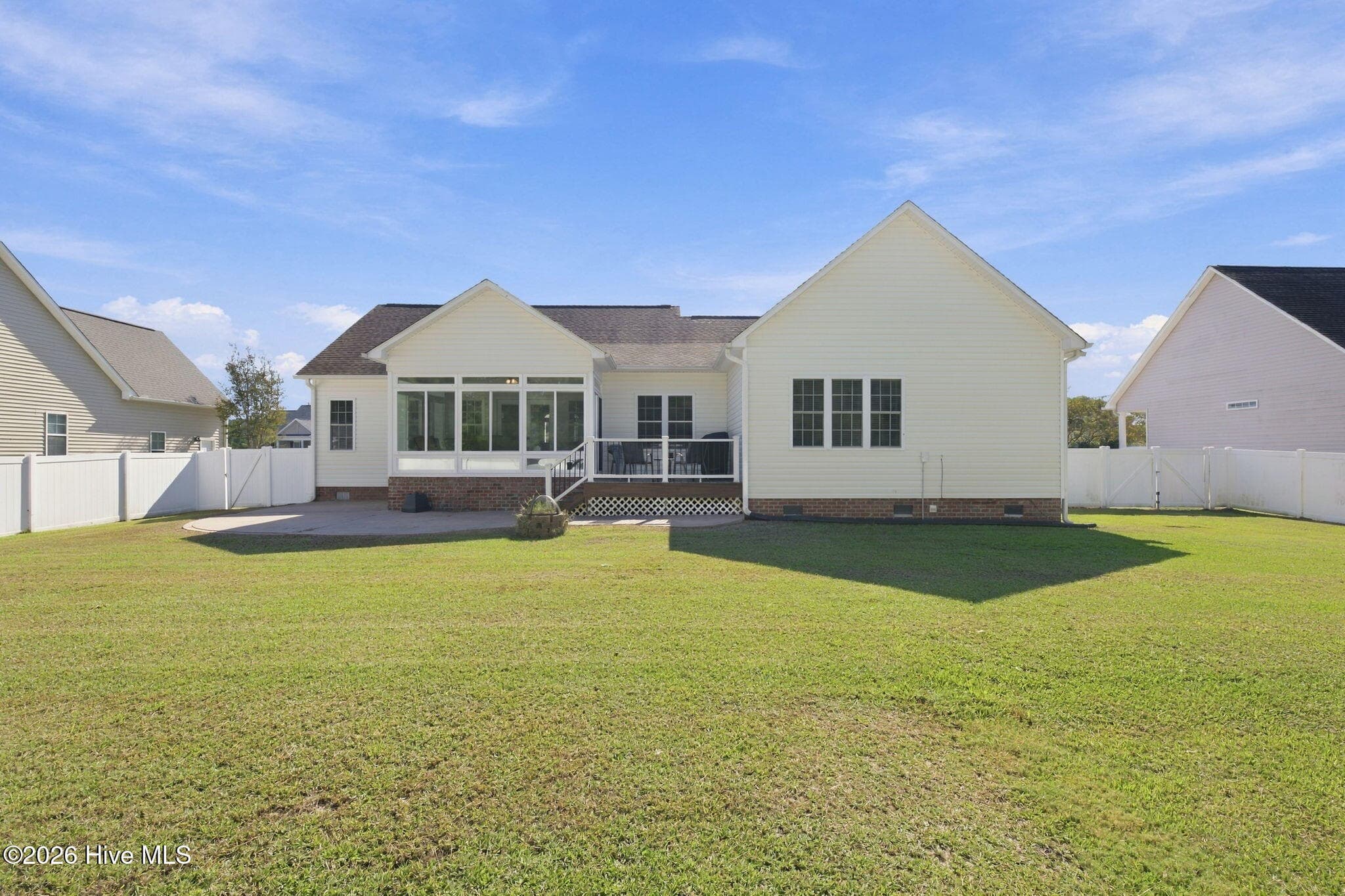 Single Family Residence at 124 Mom Lane, New Bern, NC 28562, photo 2 of 46