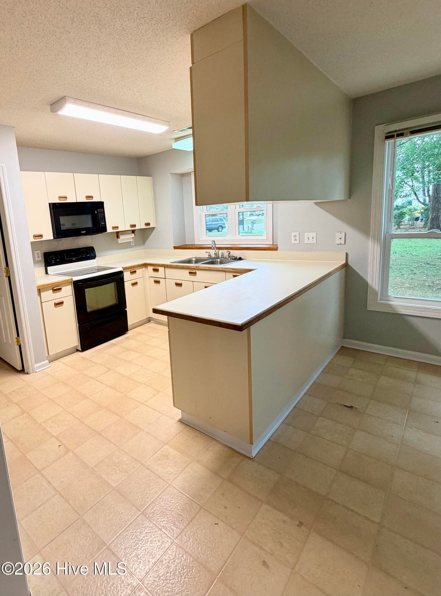 Single Family Residence at 105 Norman Court, New Bern, NC 28560, photo 21 of 30