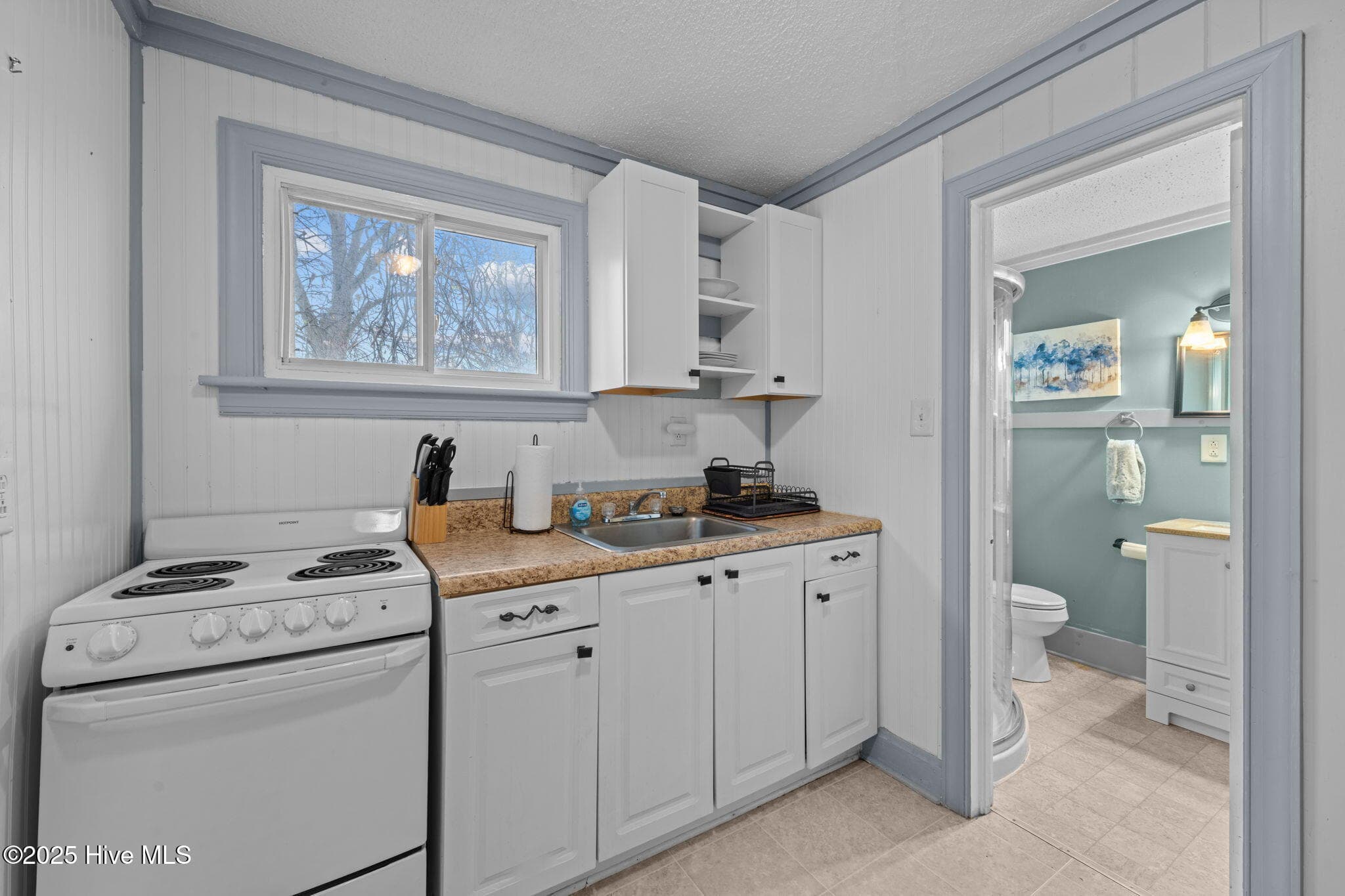Quadruplex at 411 George Street 4, New Bern, NC 28560, photo 3 of 18
