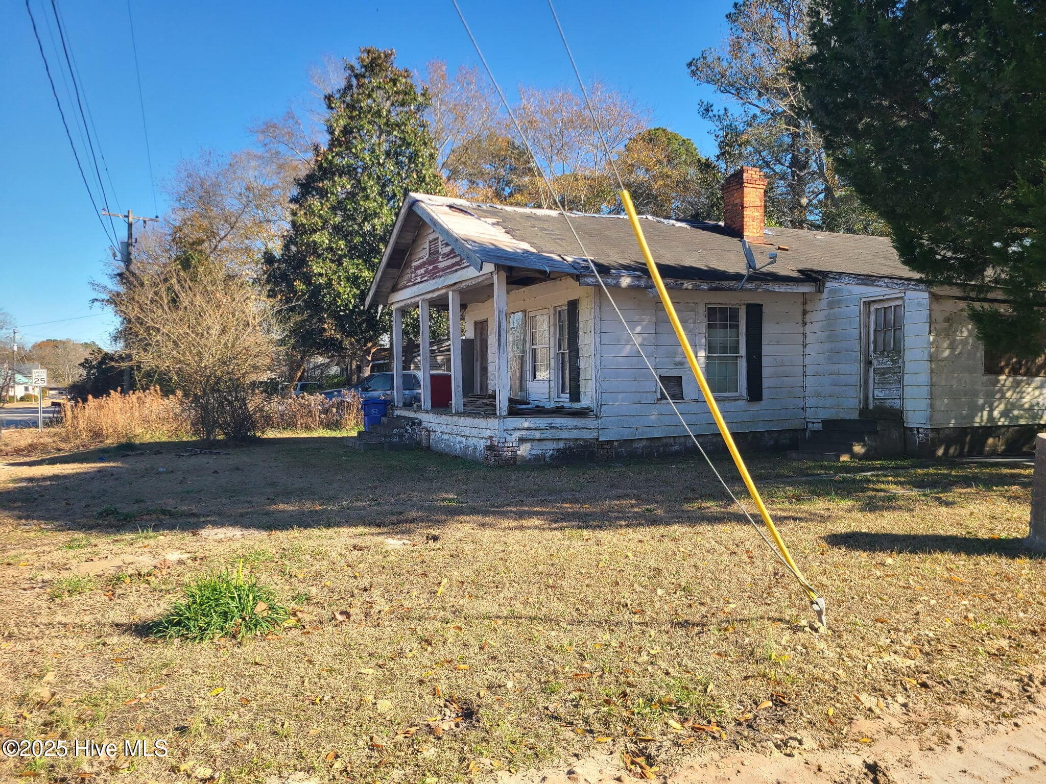 Single Family Residence at 313 W Williams Street, Burgaw, NC 28425, photo 2 of 6