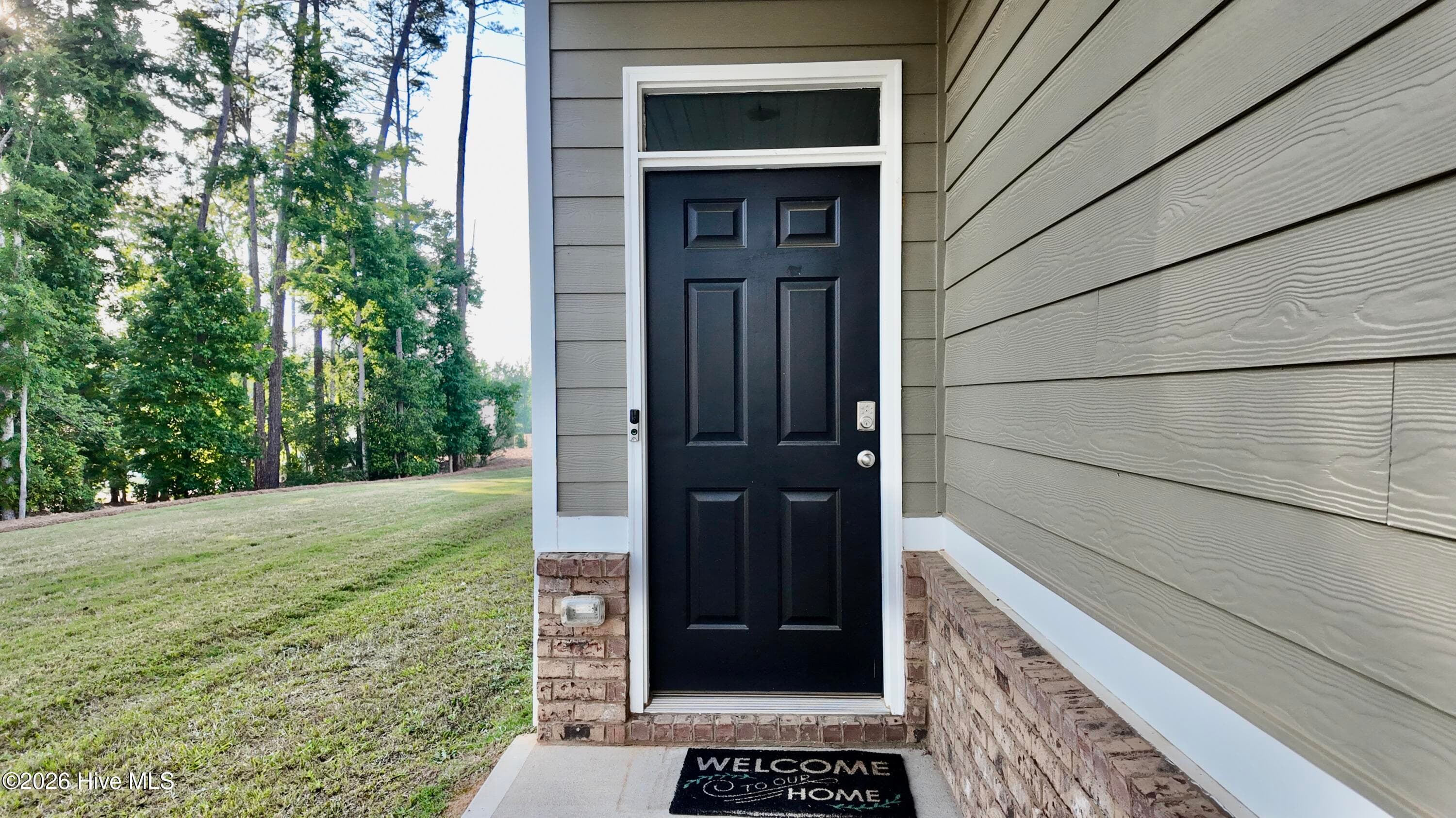 Single Family Residence at 1422 Deer Hollow Run, Grovetown, GA 30813, photo 2 of 26
